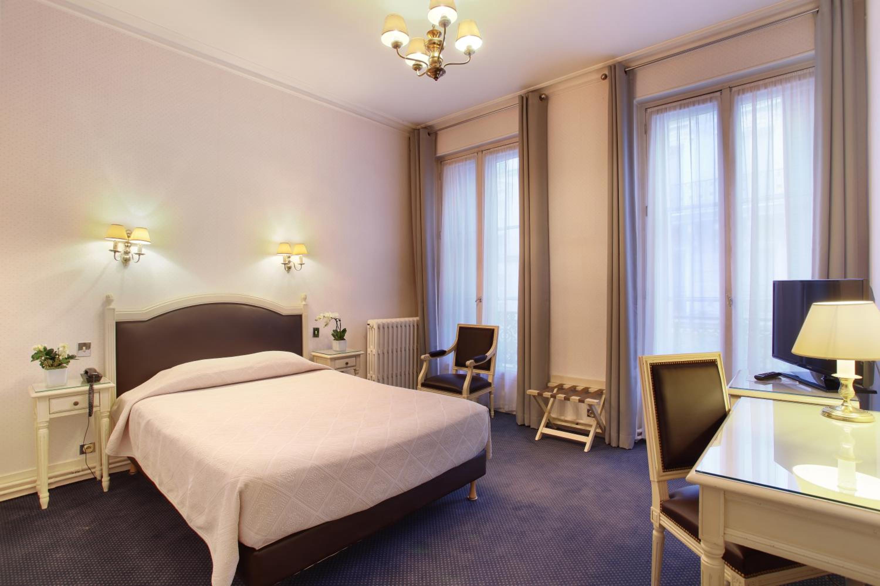 Standard Double Room photo 2