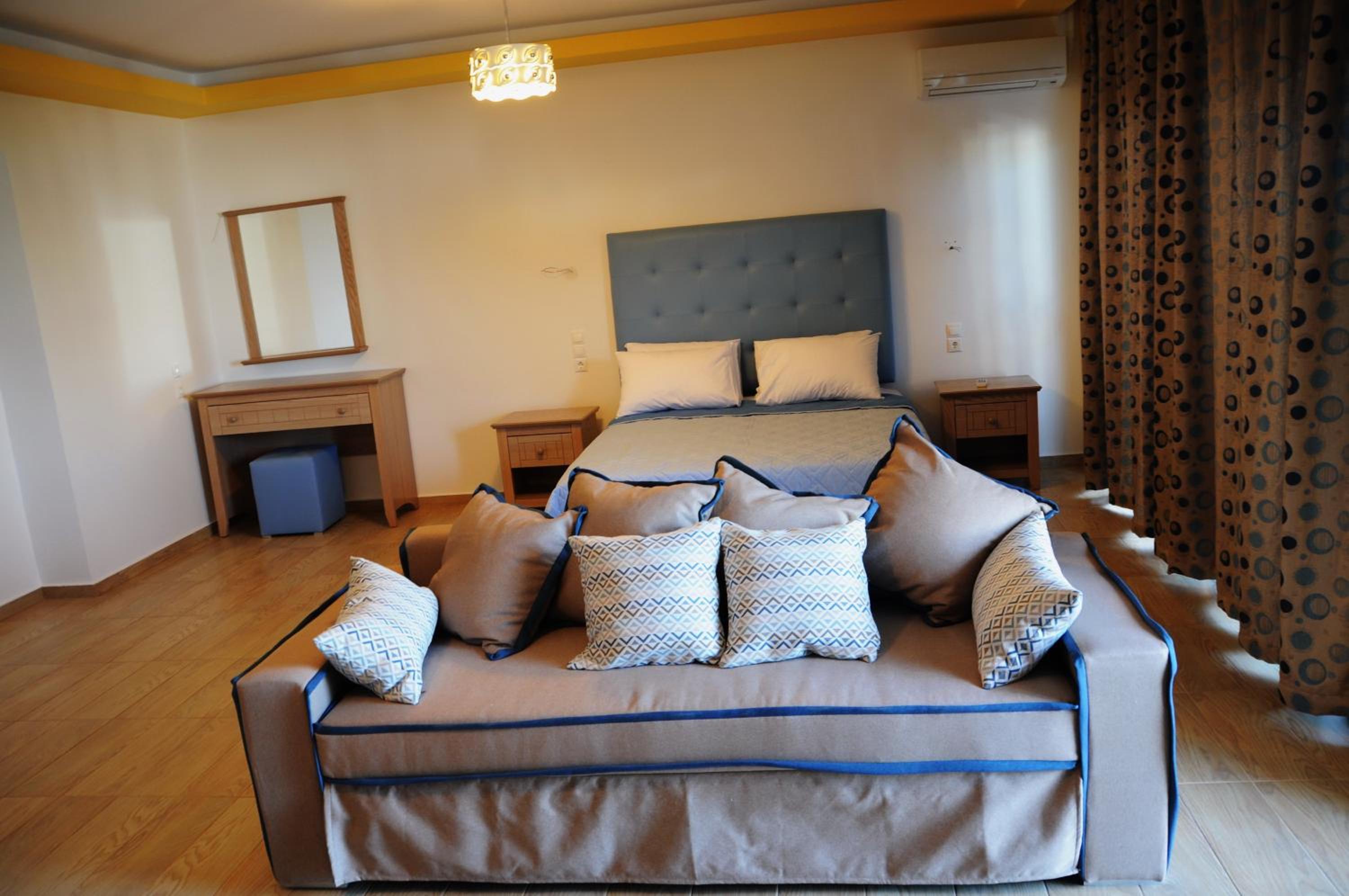 Quadruple Room with Side Sea View