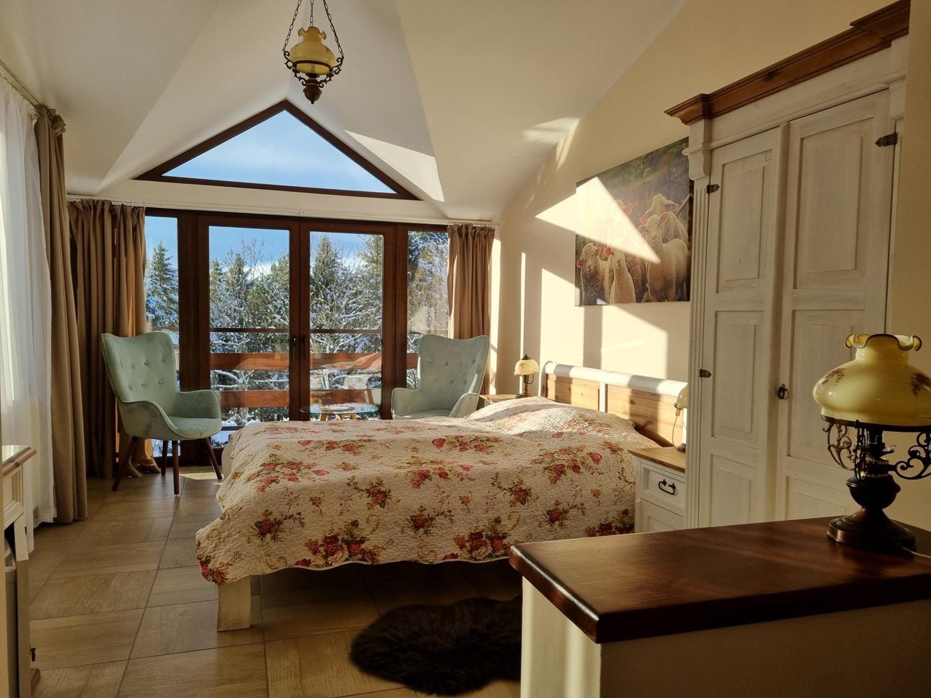 Apartment with Mountain View photo 2