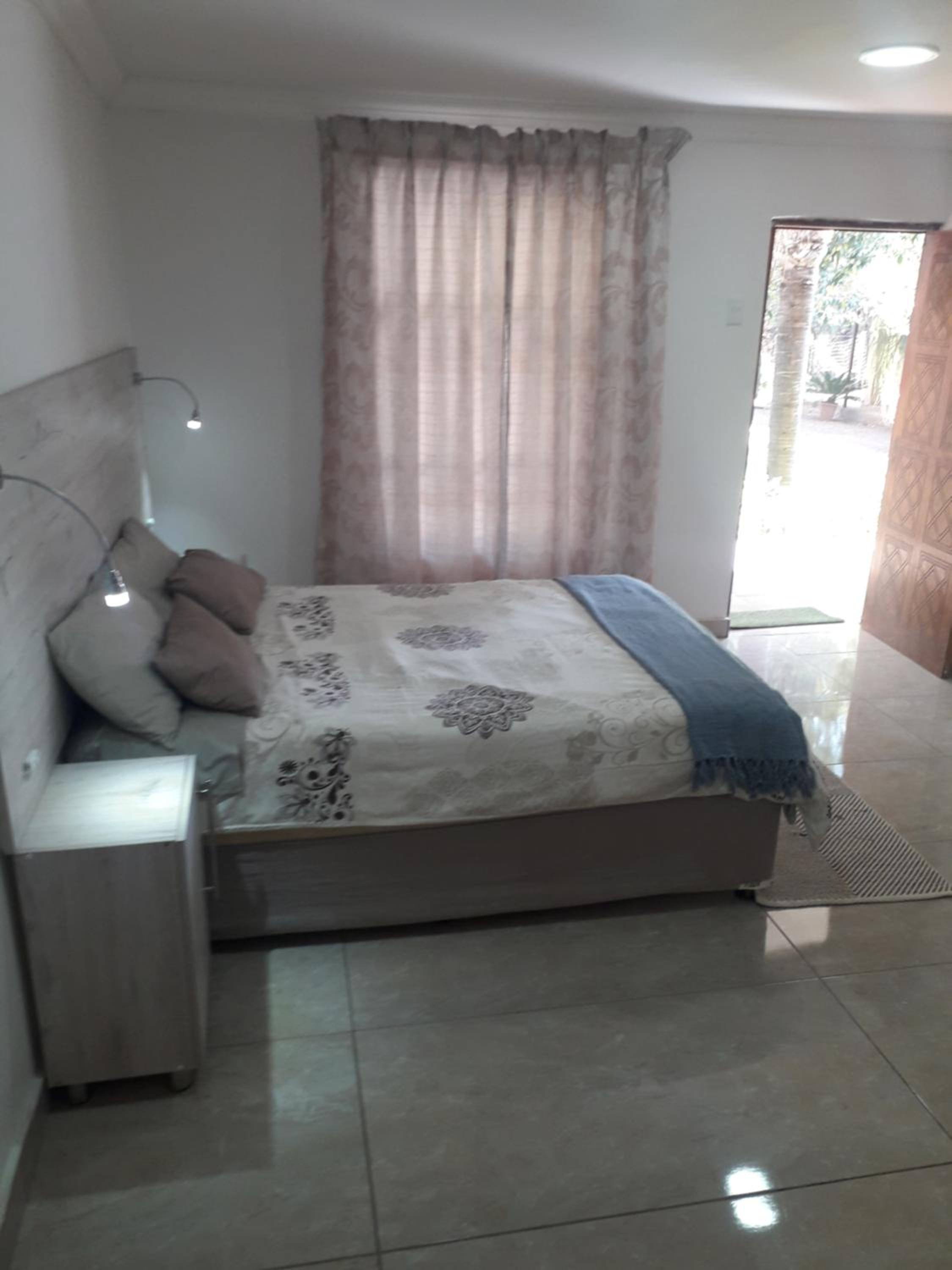Deluxe Double Room with Shower photo 1