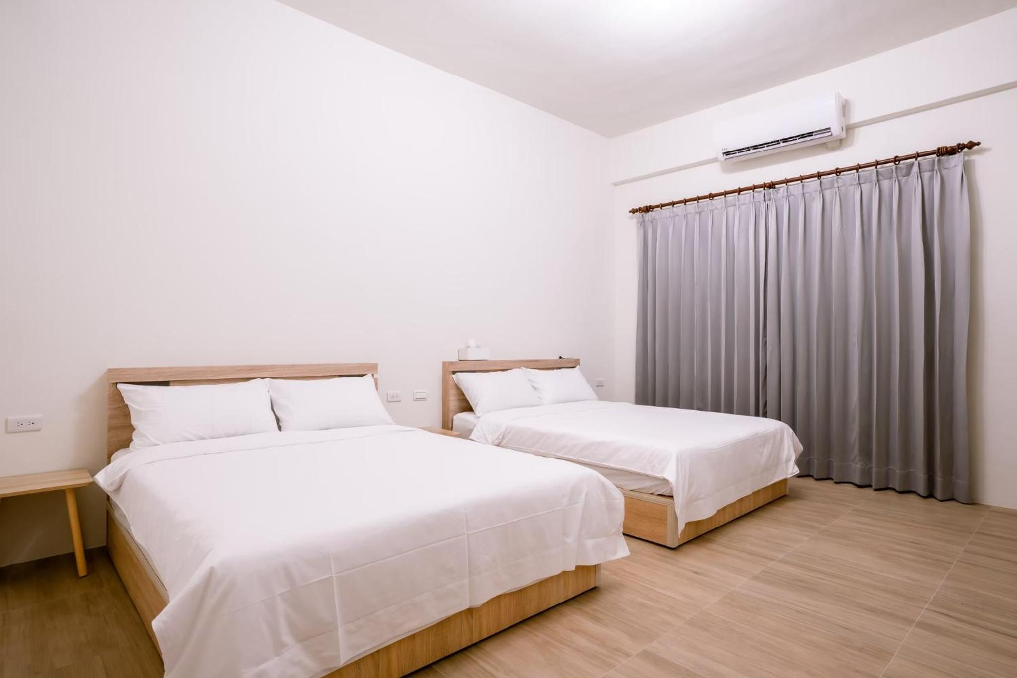 Quadruple Room with Private Bathroom