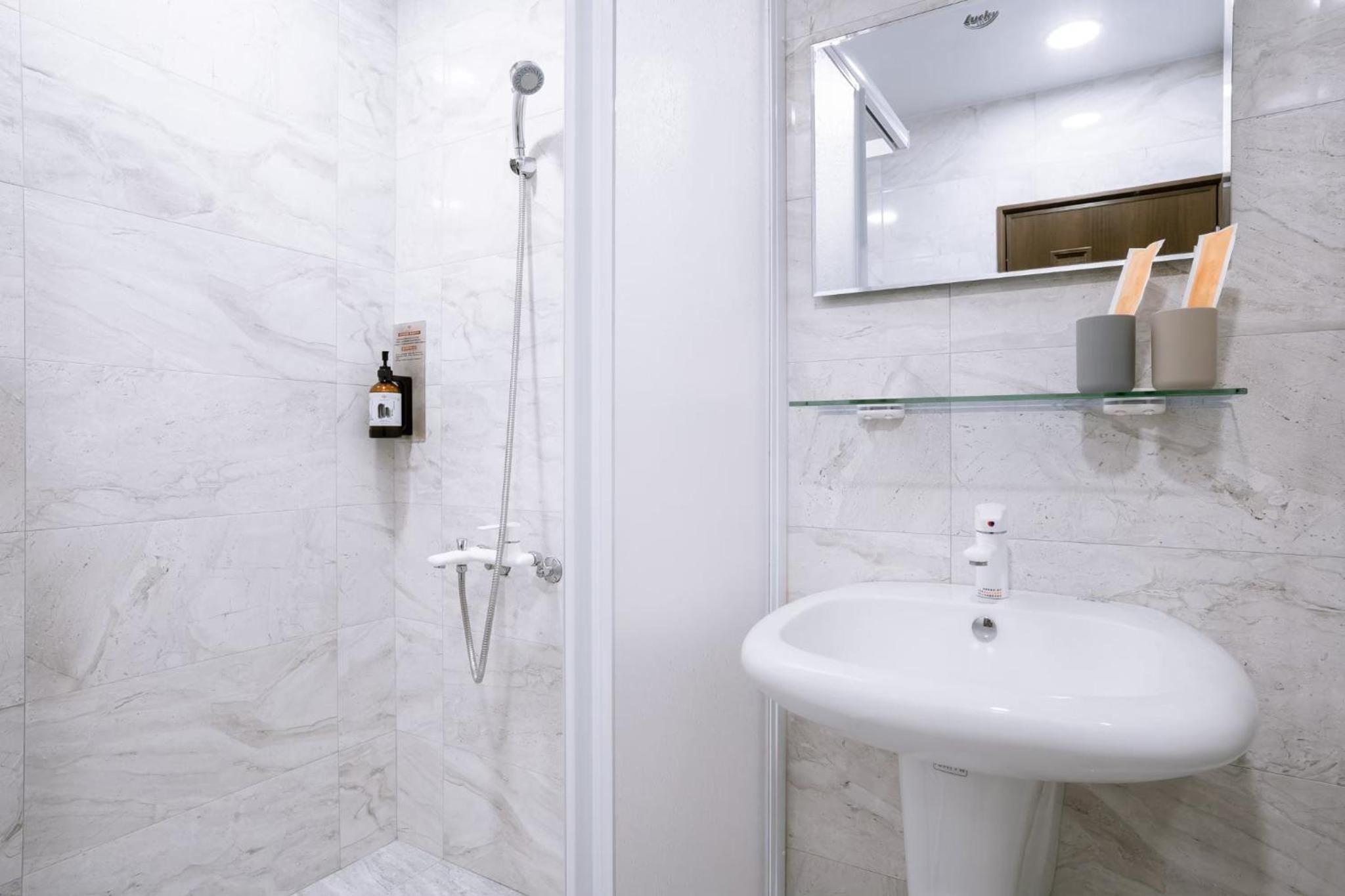 Double Room with Private Bathroom photo 3