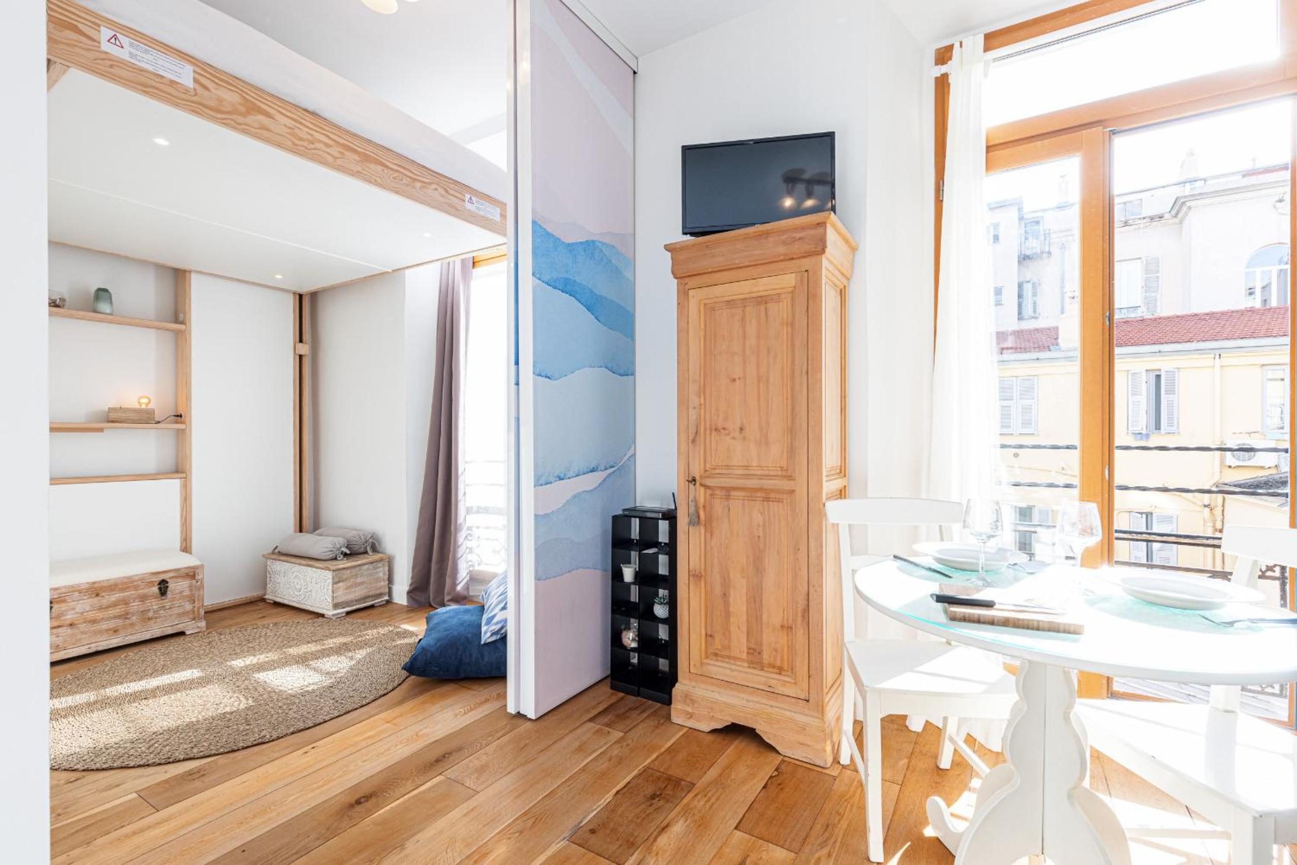 One-Bedroom Apartment