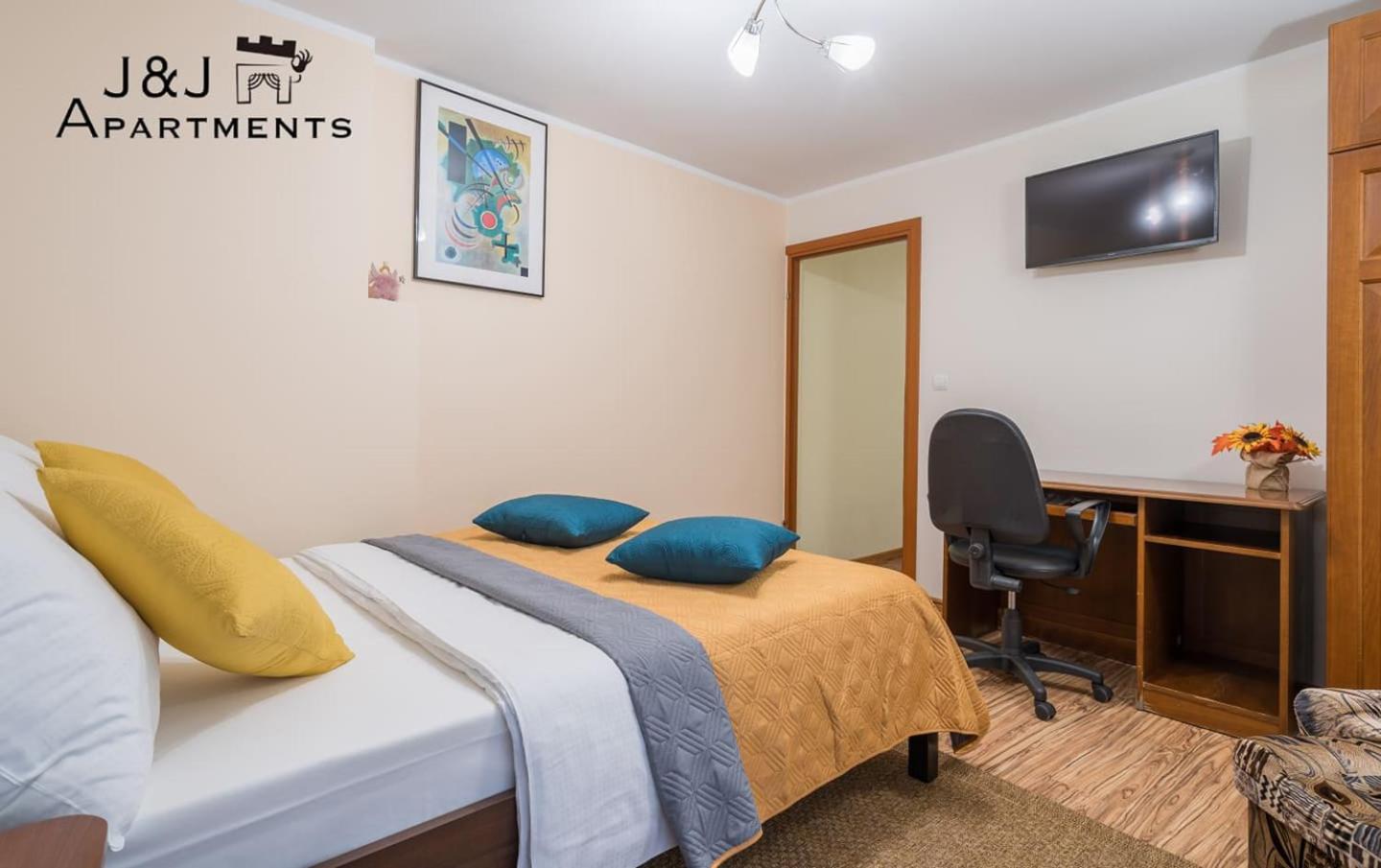One-Bedroom Apartment - Photo 1