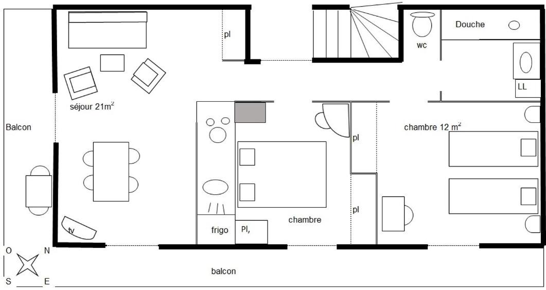 Apartment with Balcony photo 2