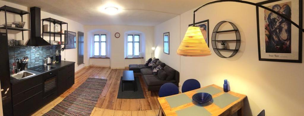 One-Bedroom Apartment - Photo 2