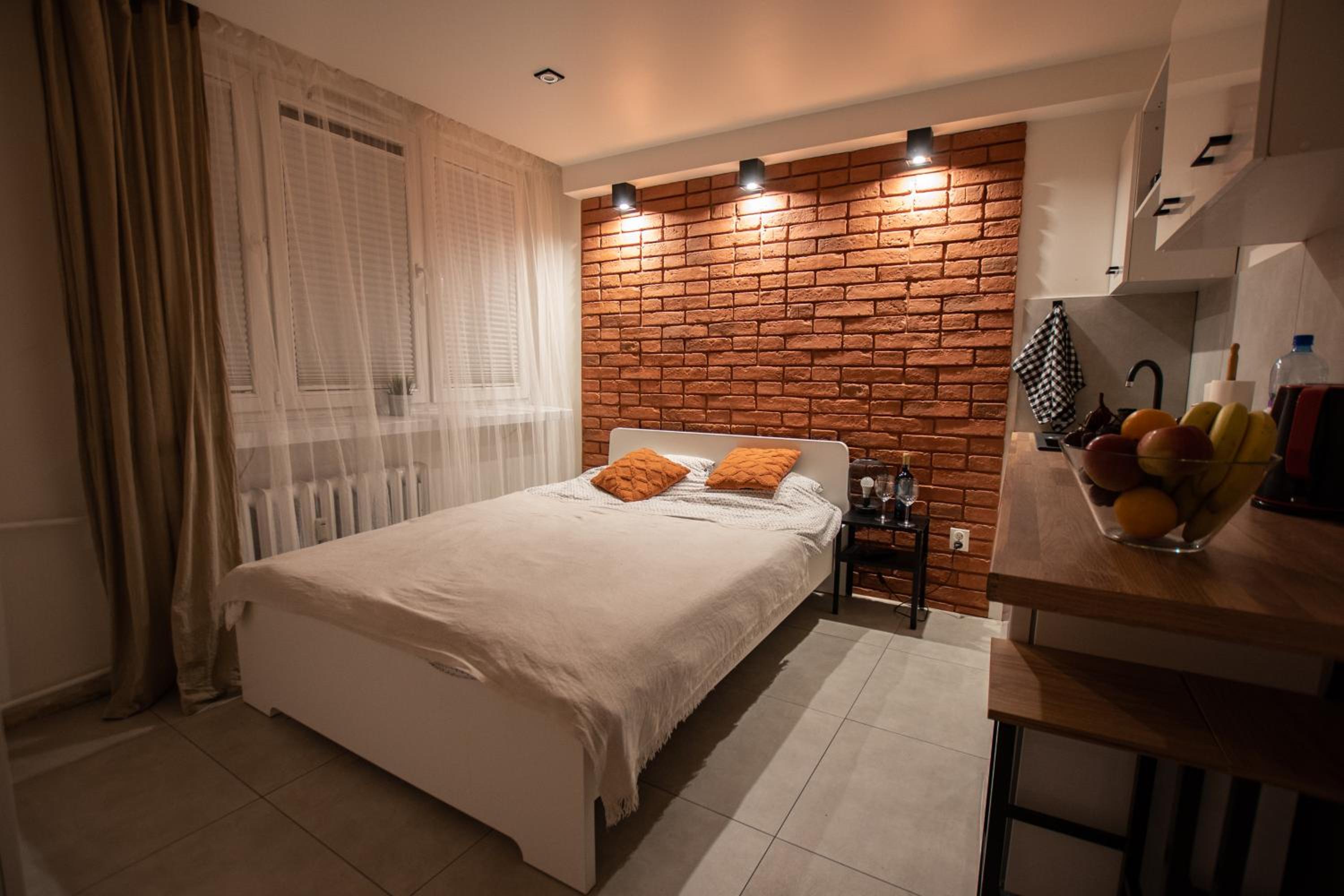 One-Bedroom Apartment - Photo 6