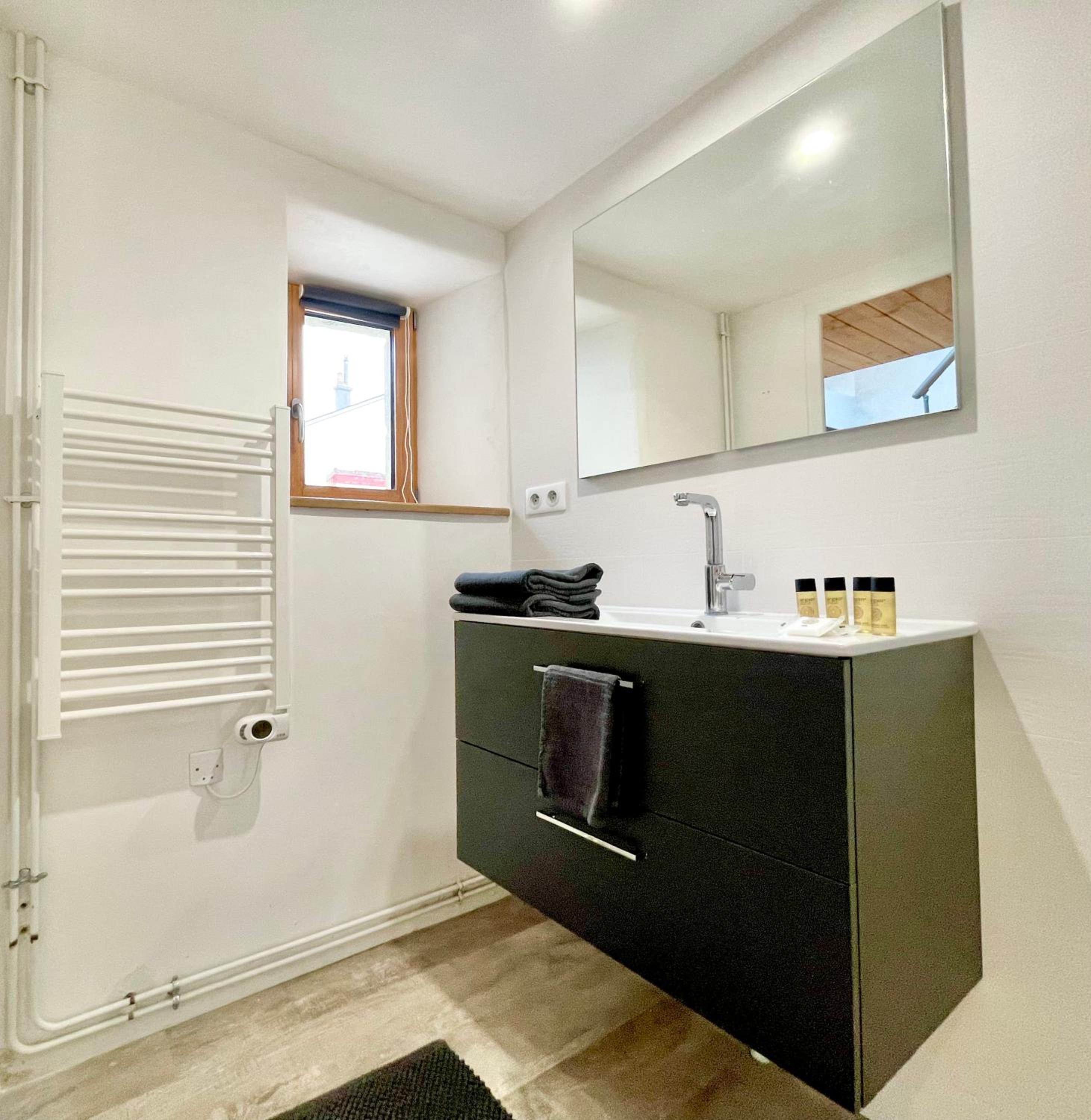 Apartment - Split Level - Photo 16