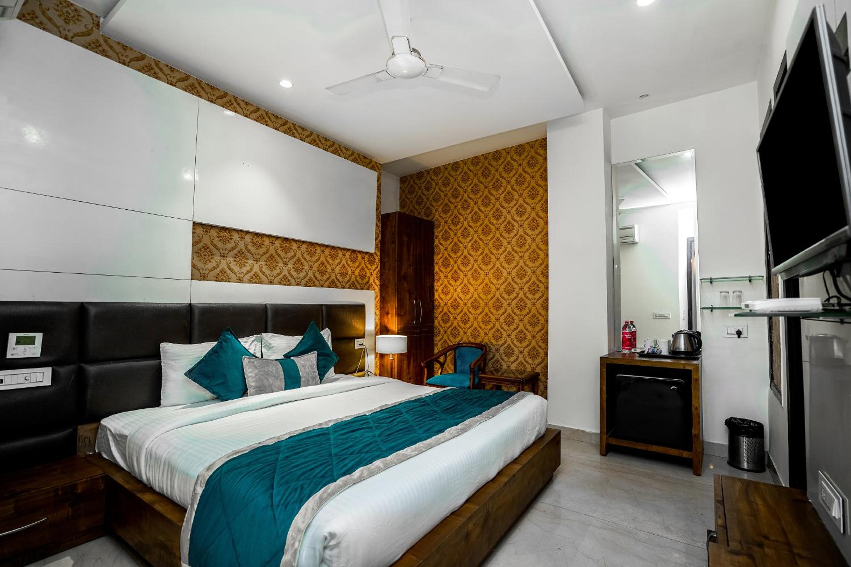 Deluxe Room - Photo 8