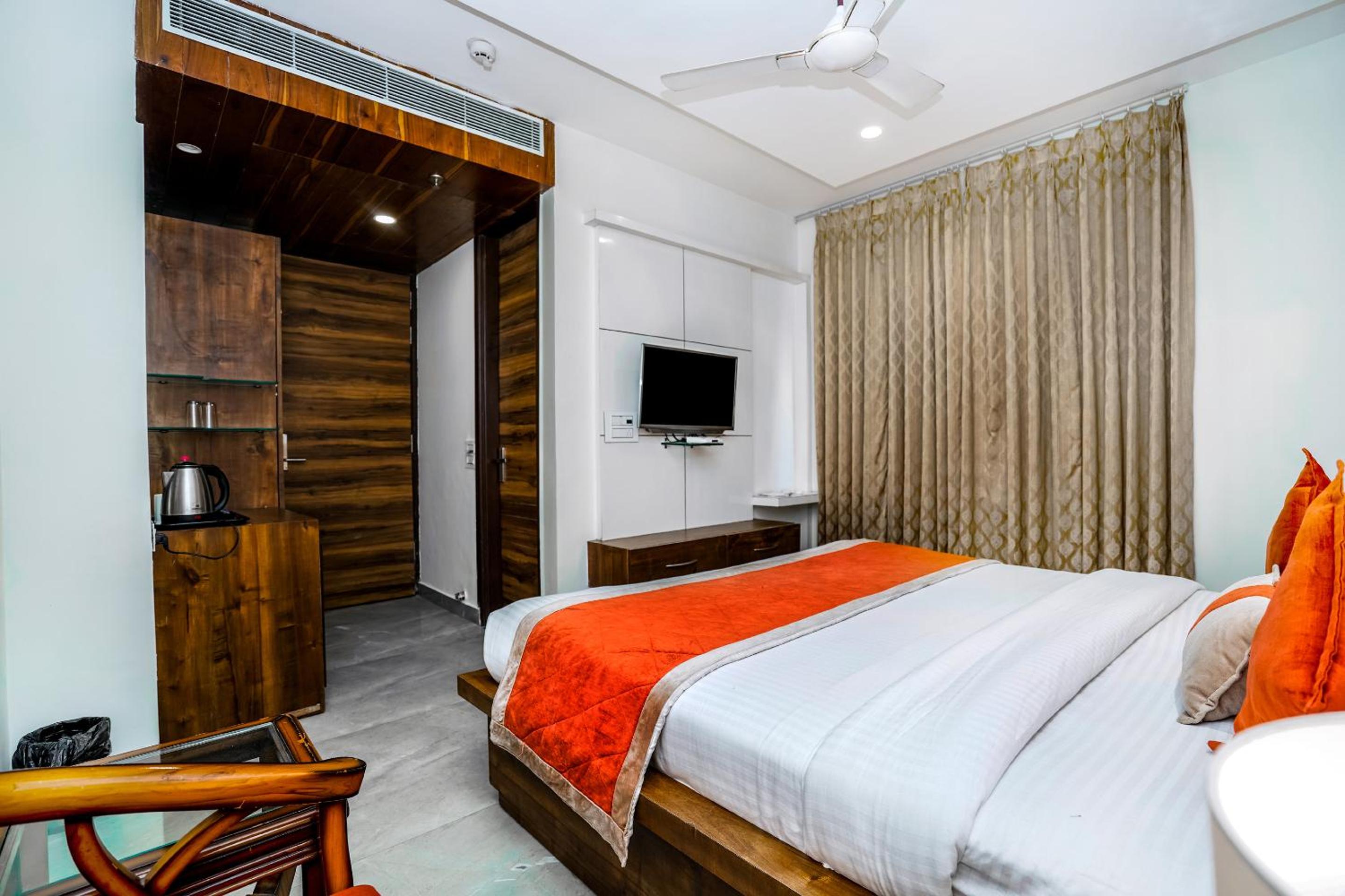 Deluxe Room - Photo 5