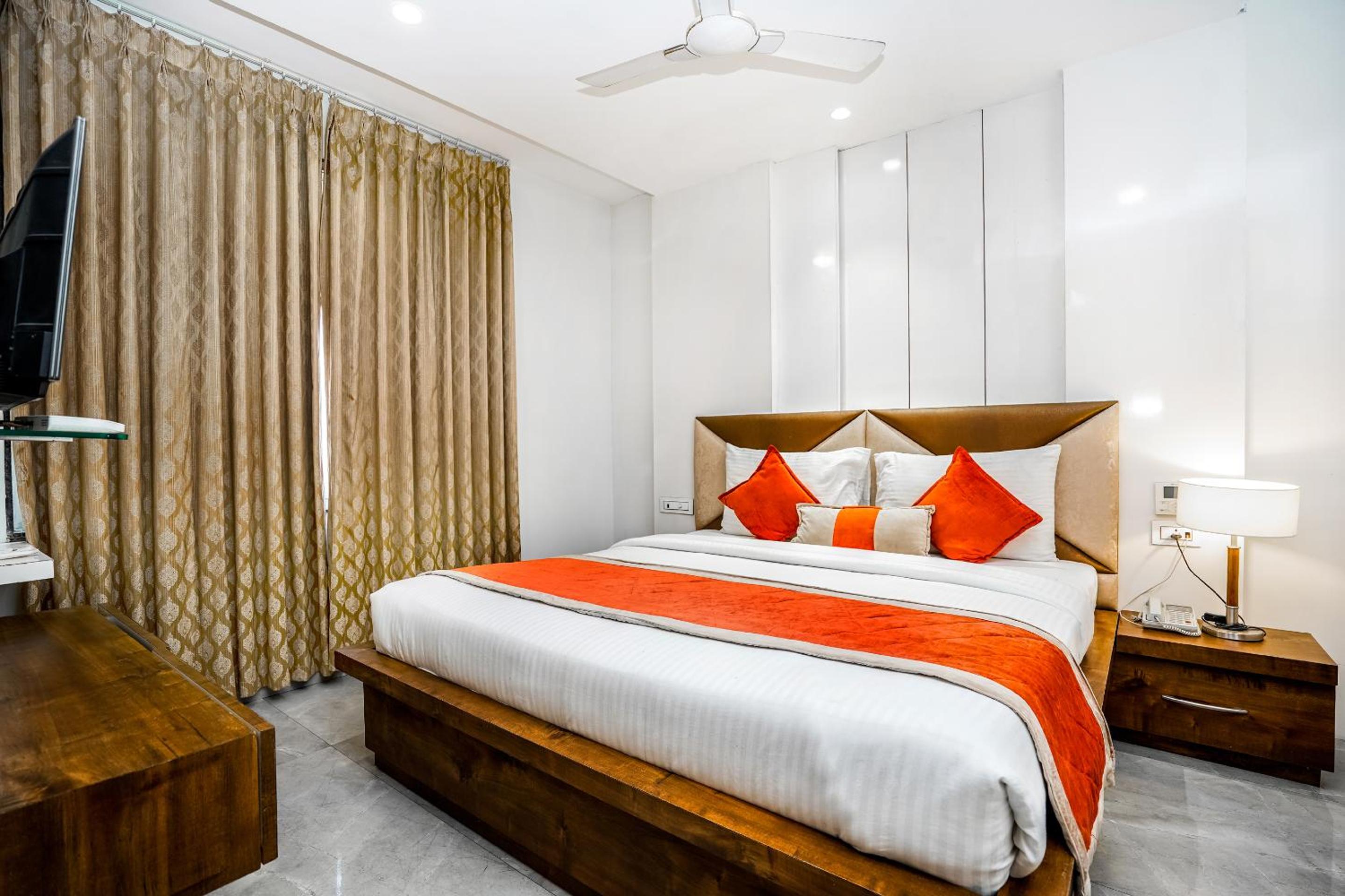 Deluxe Room - Photo 13