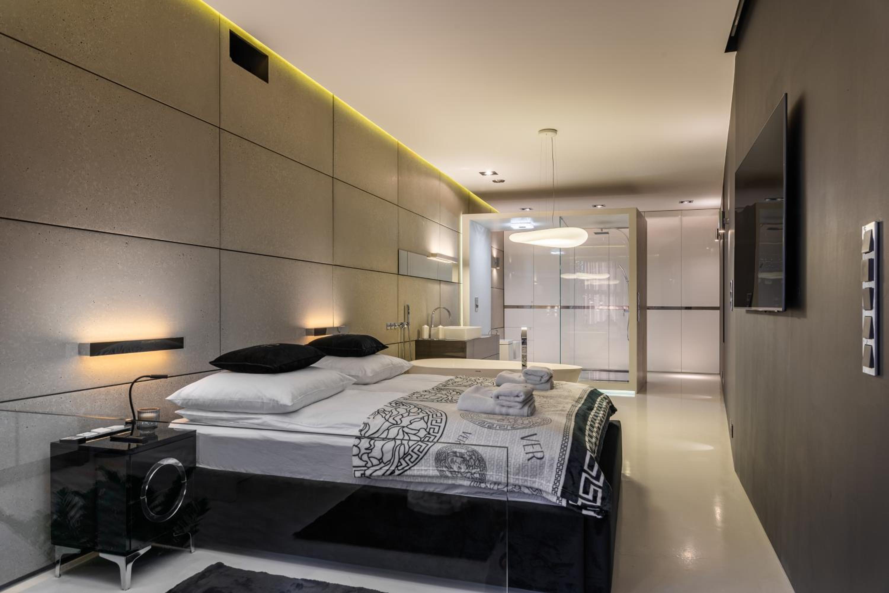 One-Bedroom Apartment - Photo 1