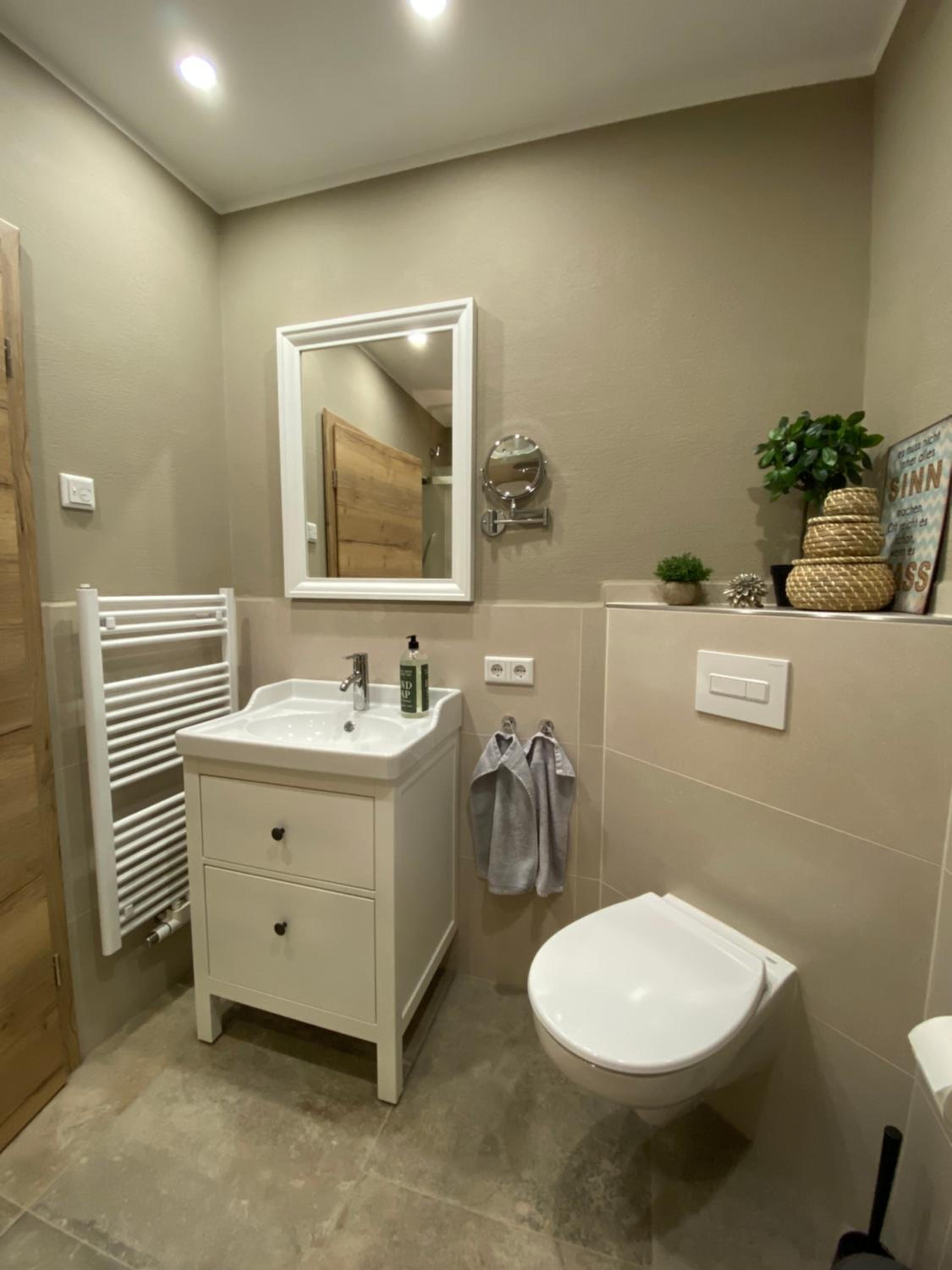 Comfort Three-Bedroom Apartment with balcony