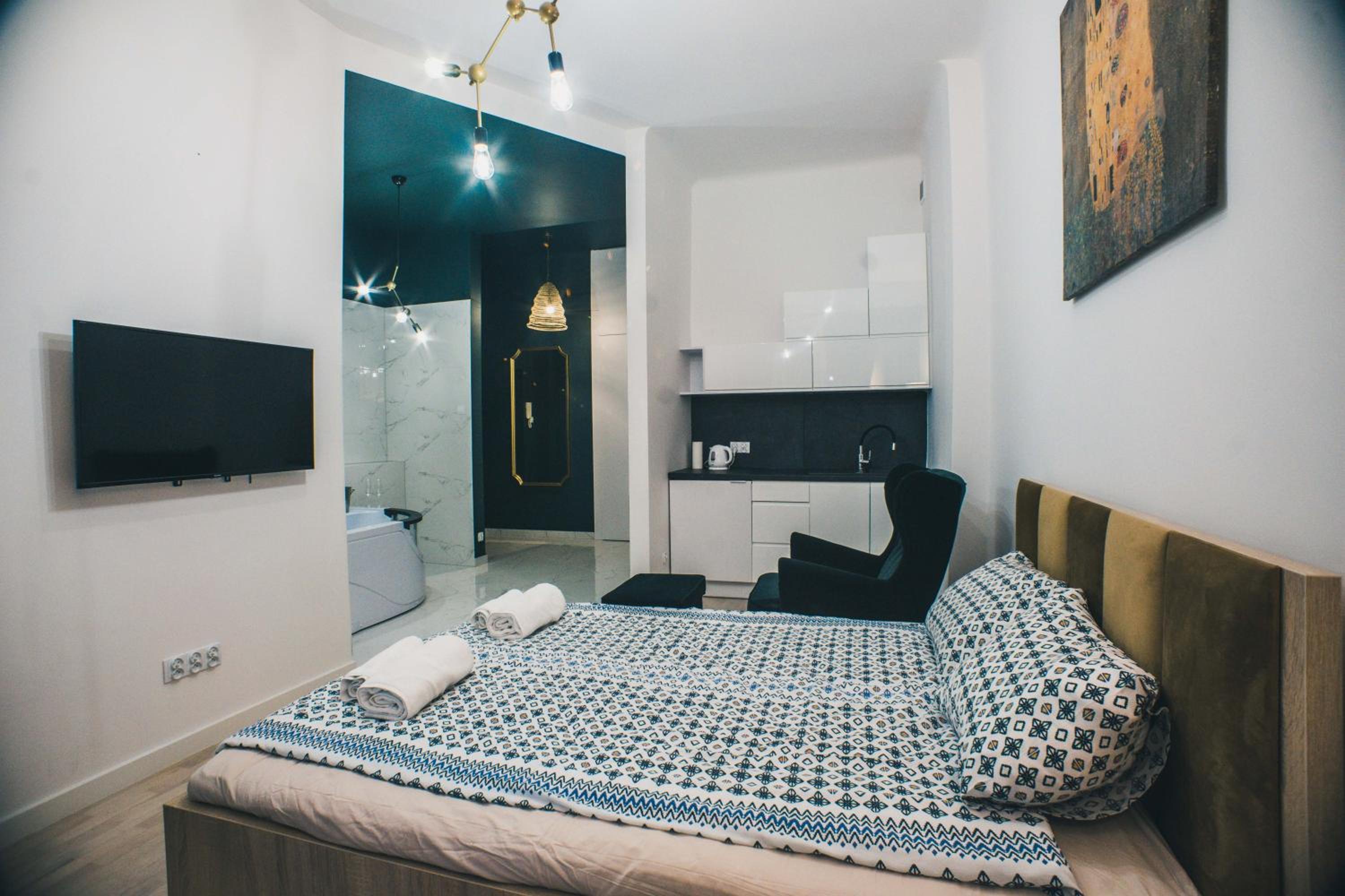 One-Bedroom Apartment - Photo 2
