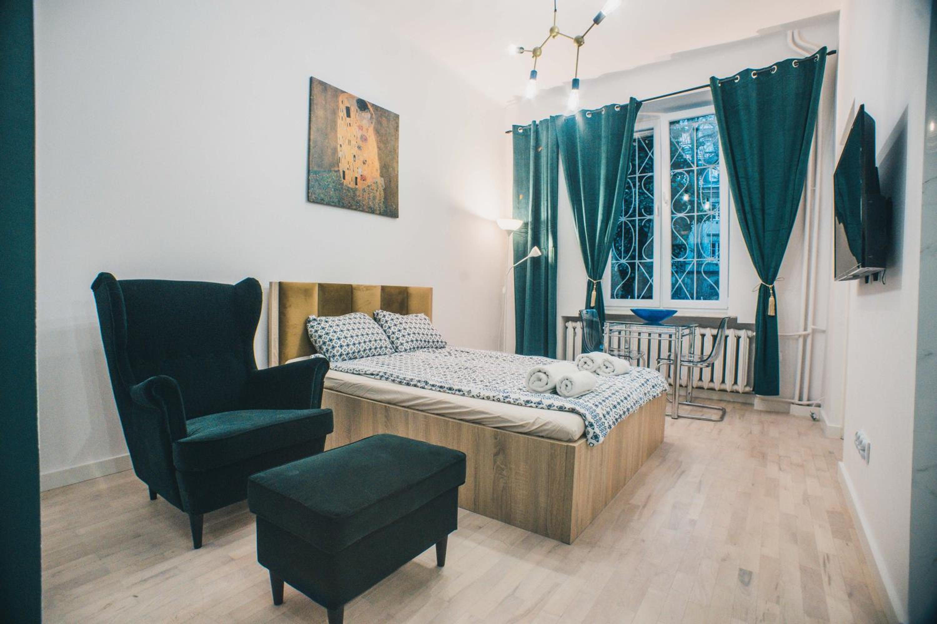 One-Bedroom Apartment - Photo 12