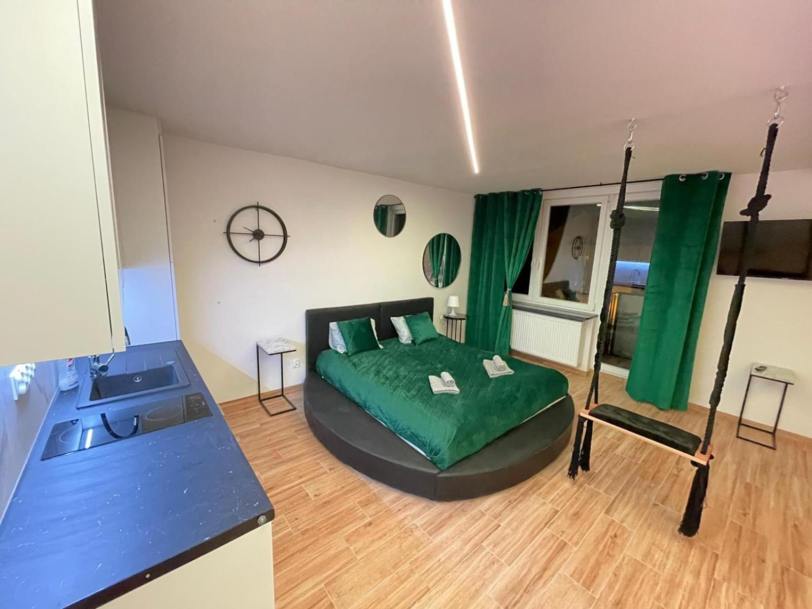 Deluxe Suite with Spa Bath - Photo 13