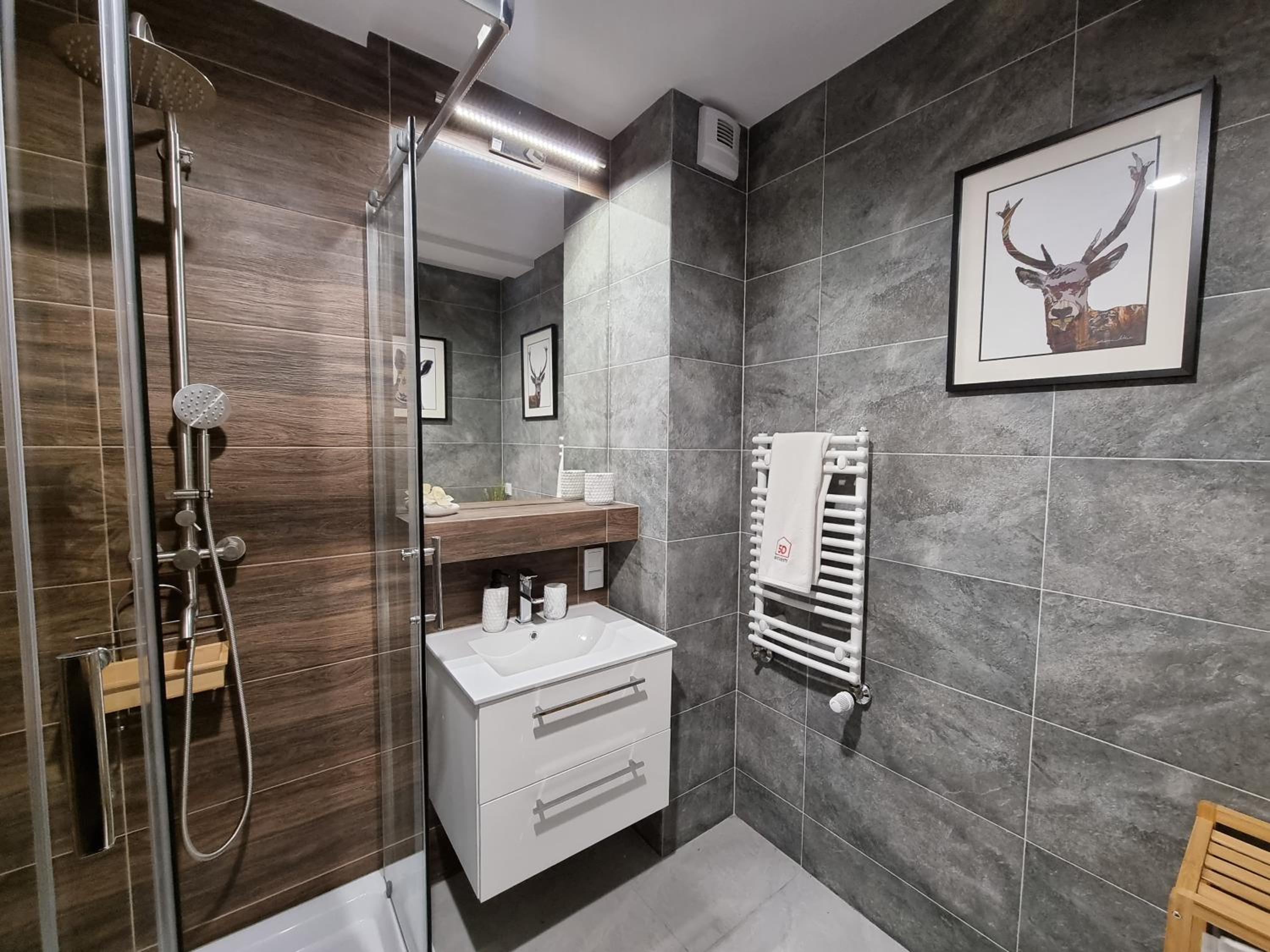 One-Bedroom Apartment - Photo 1