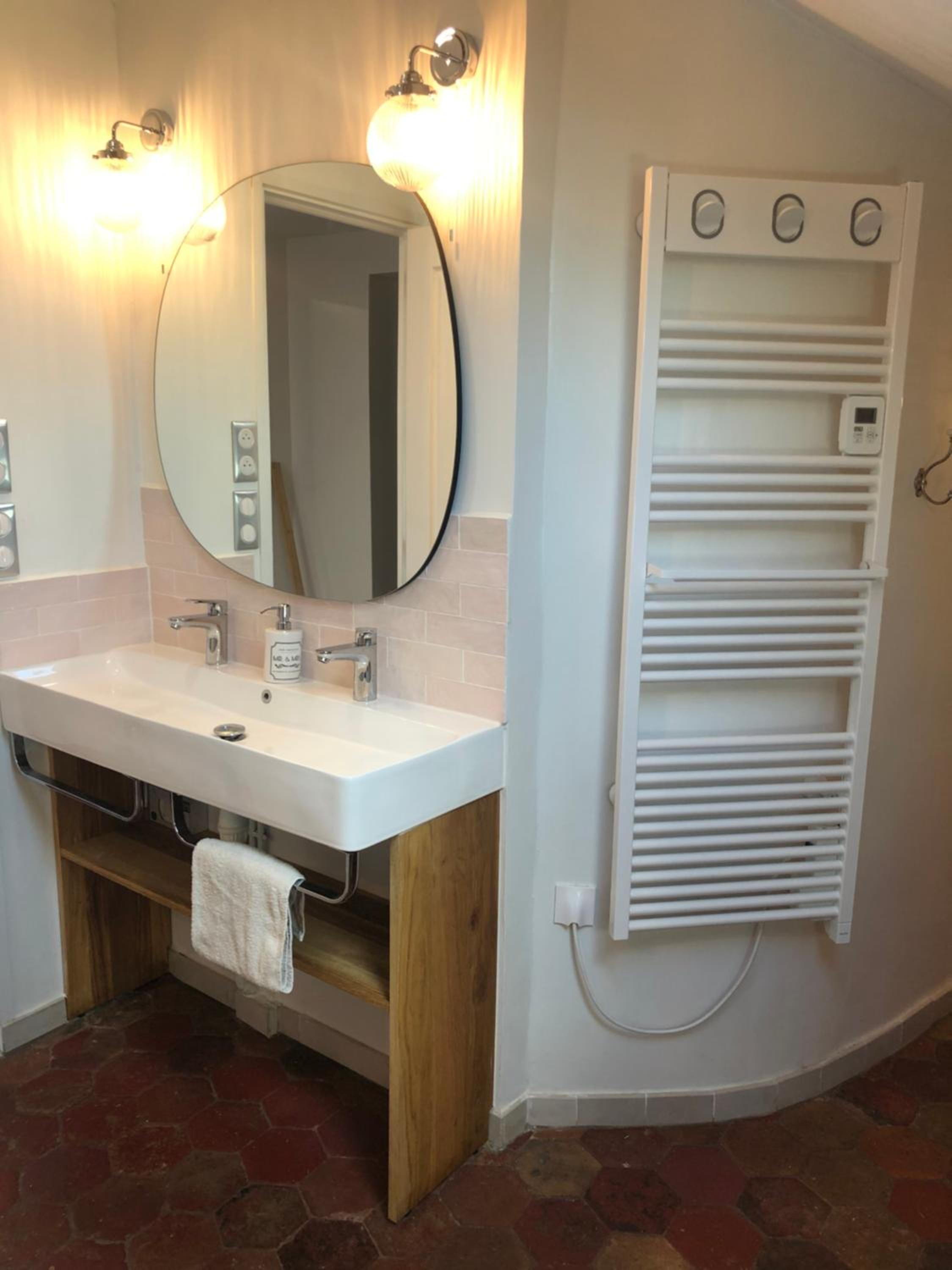 Double Room - Photo 7