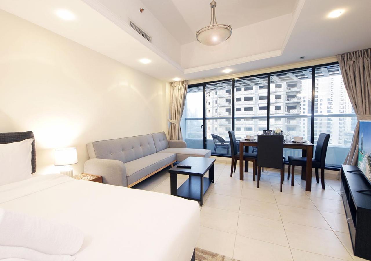 Studio Apartment photo 3