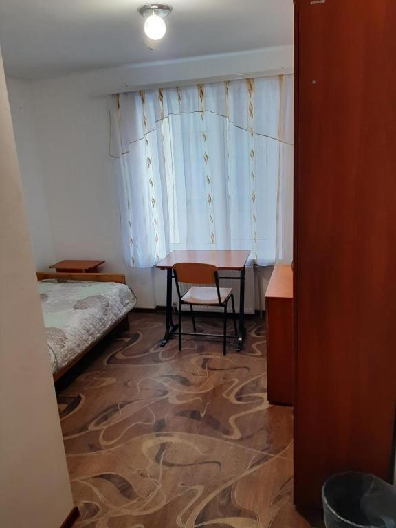 Economy Triple Room with Shared Bathroom photo 2