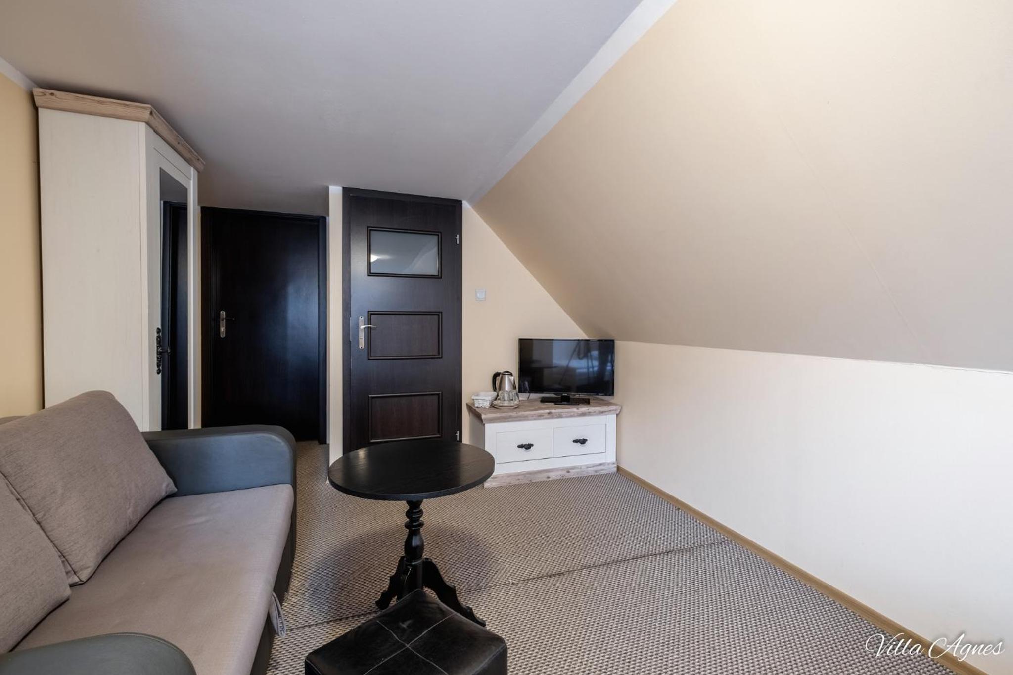 Triple Room with Private Bathroom photo 3