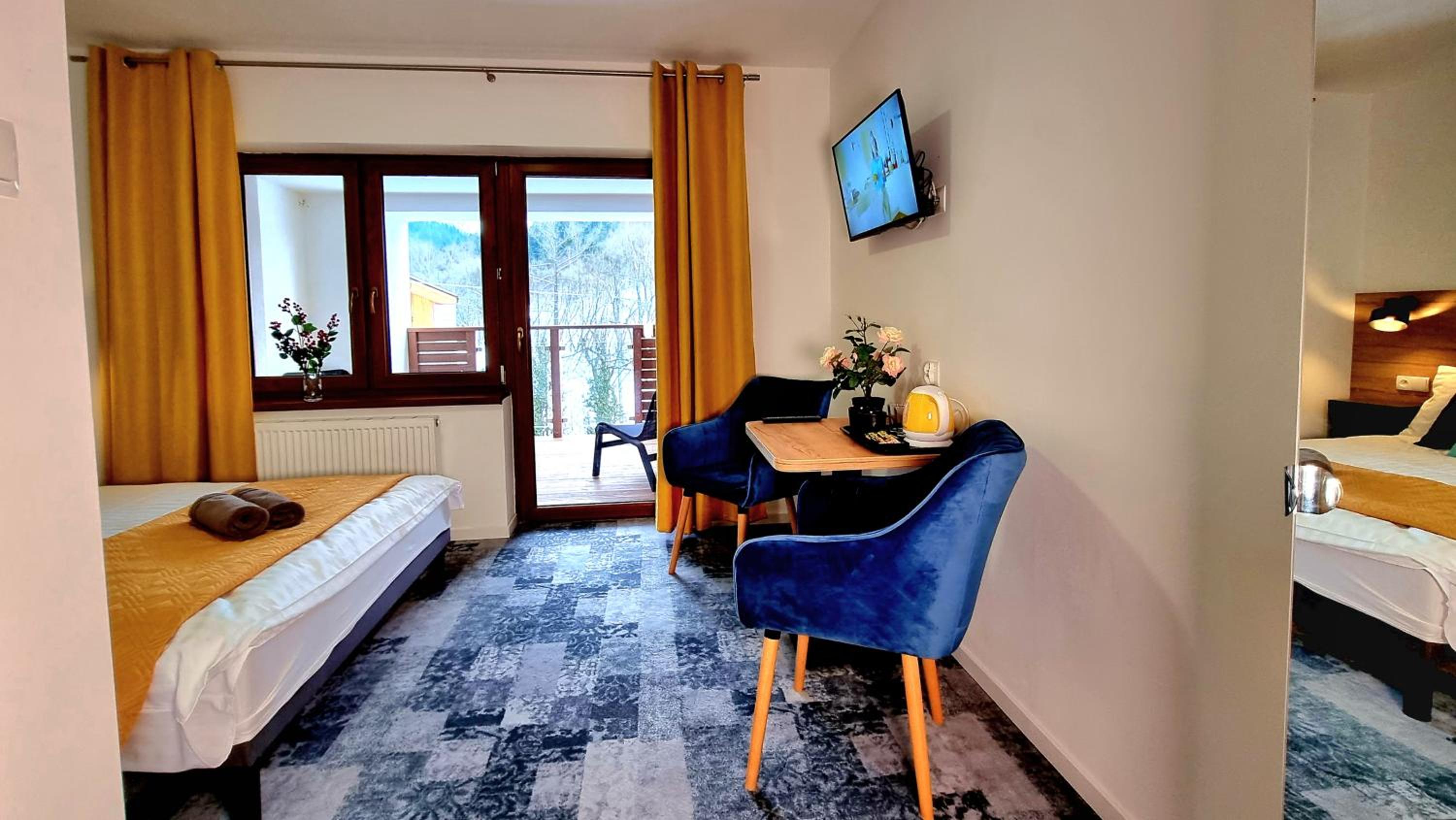 Double Room with Balcony and Mountain View photo 2