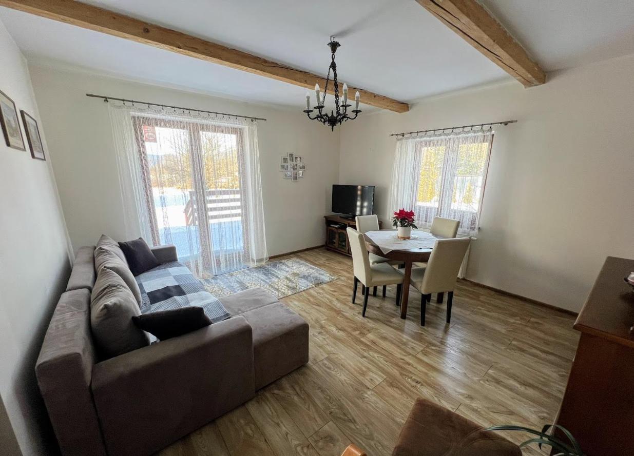 One-Bedroom House - Photo 2