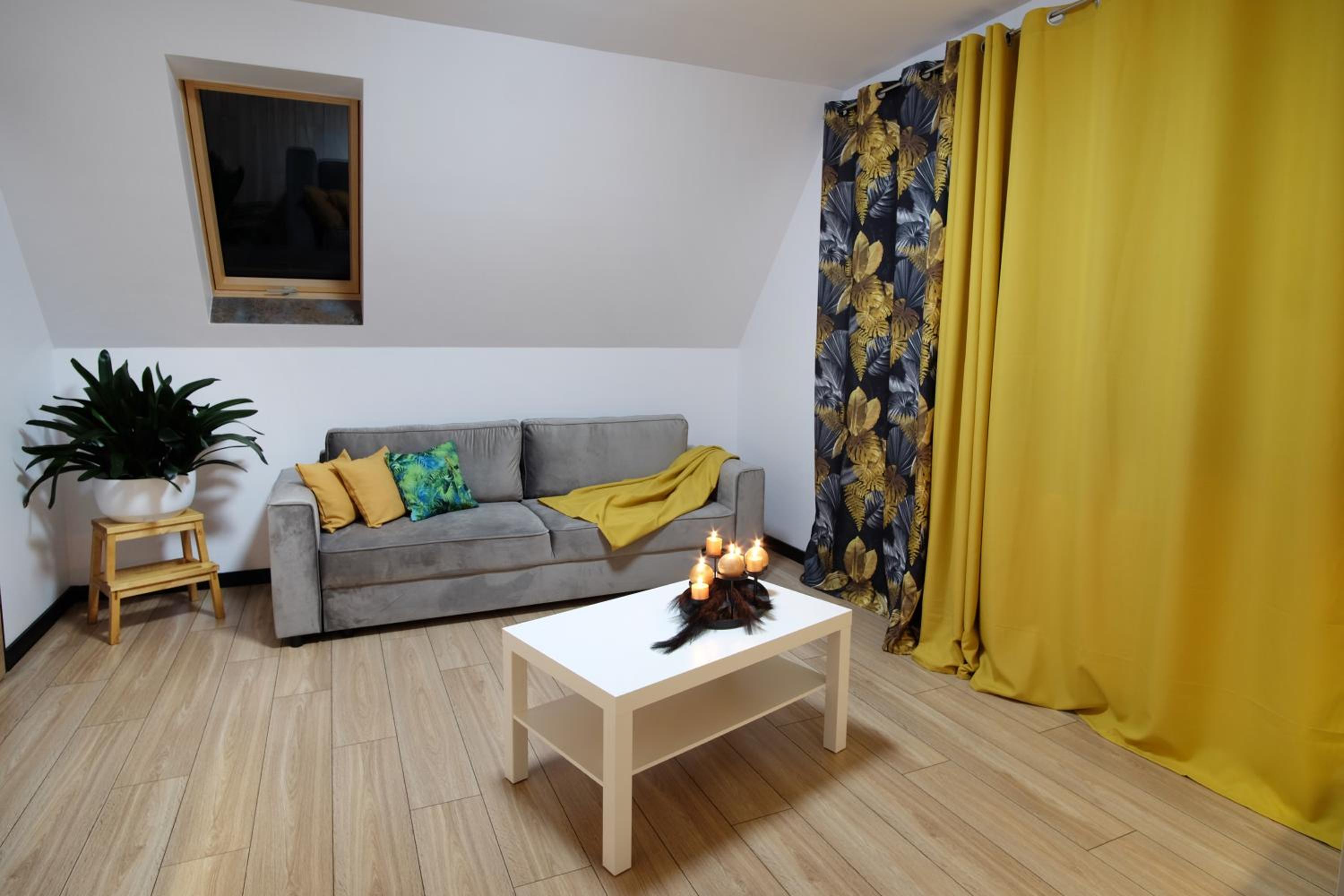 Apartment with Balcony - Photo 7