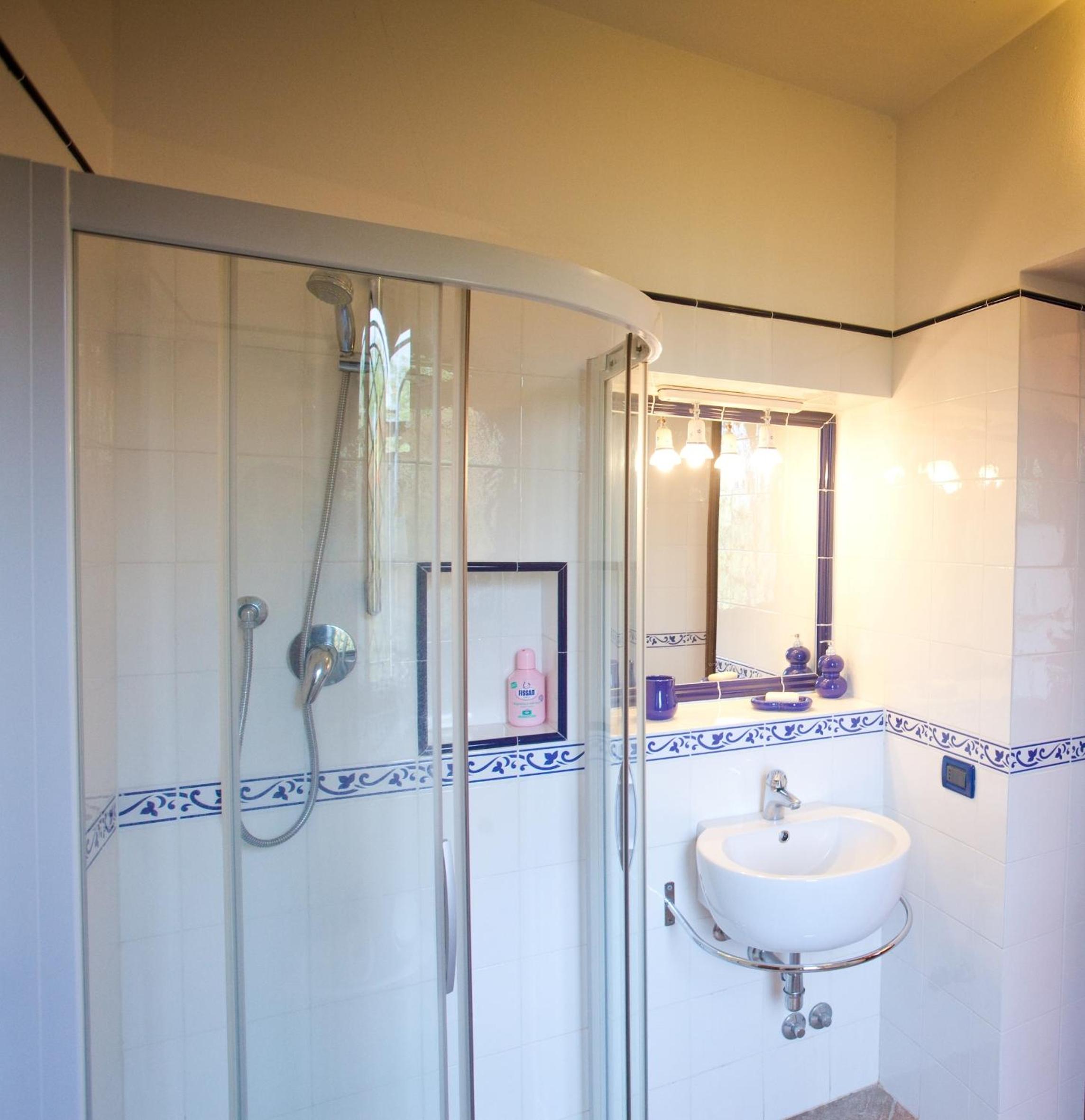 Deluxe Double Room (2 Adults + 1 Child)