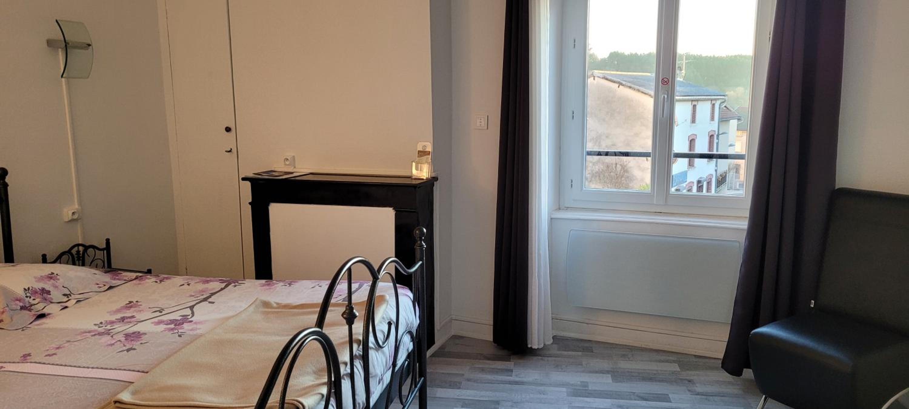Queen Room with Shared Bathroom