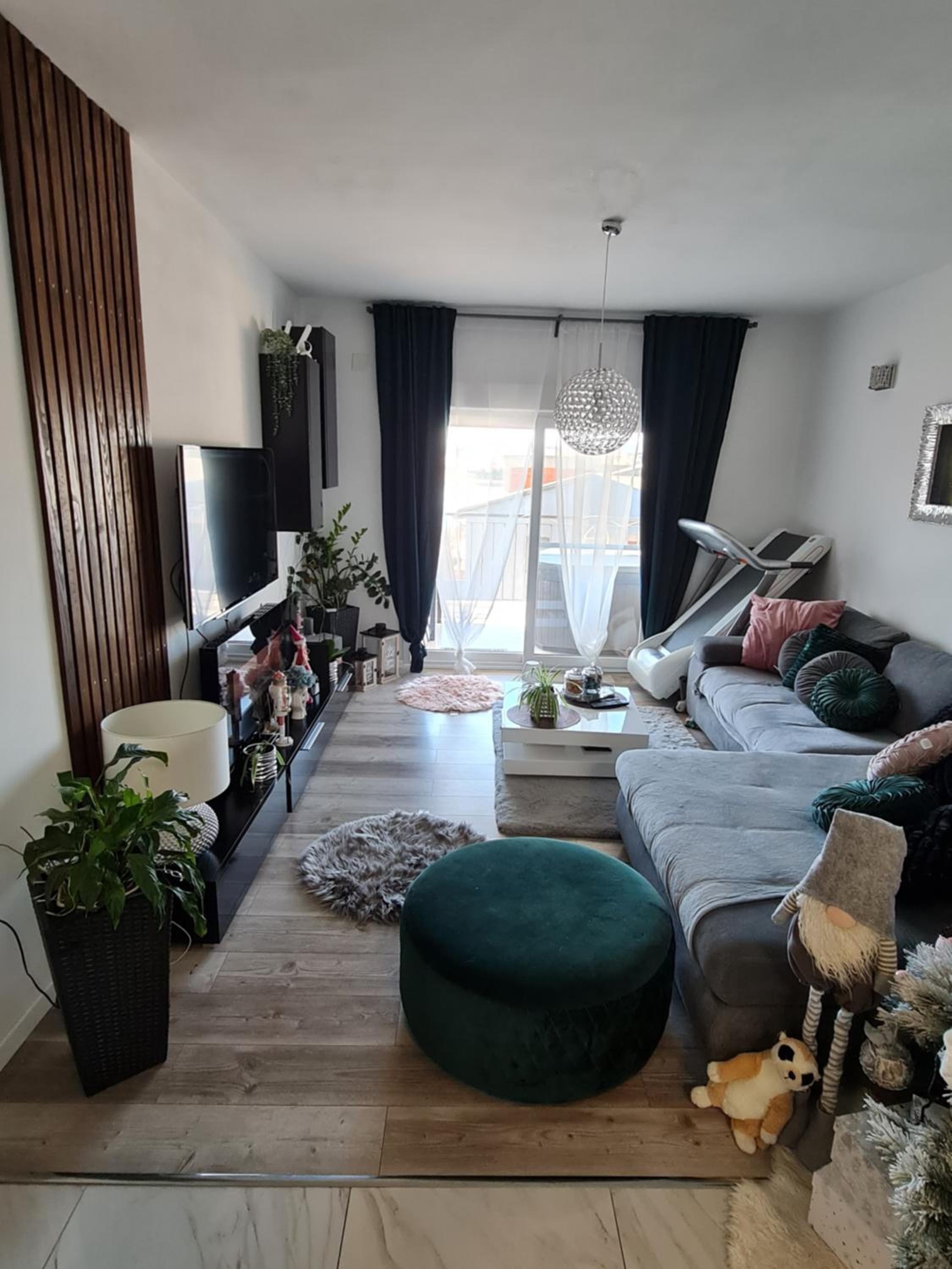 Comfort Two-Bedroom Apartment with Sea View and Balcony