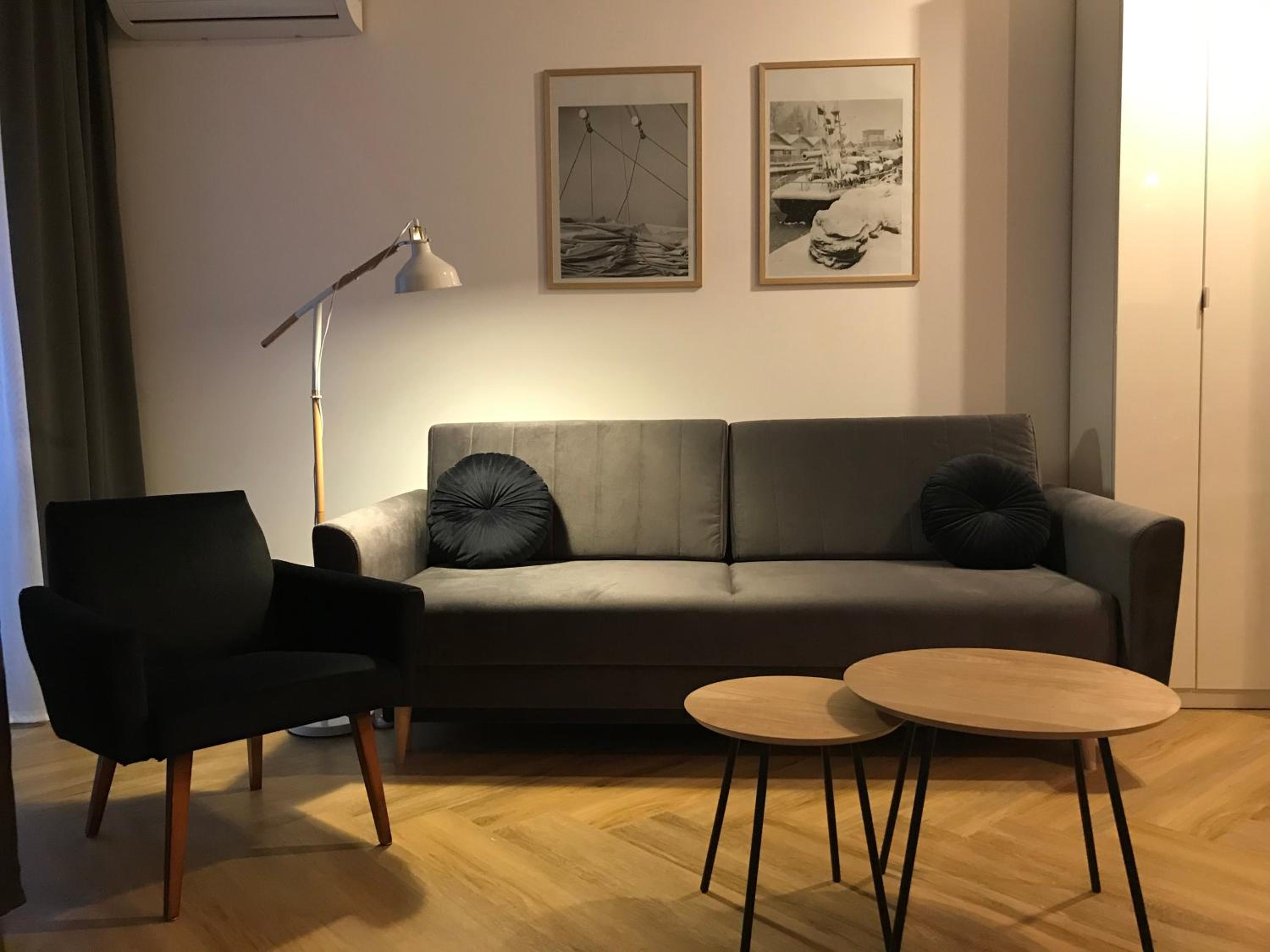 One-Bedroom Apartment