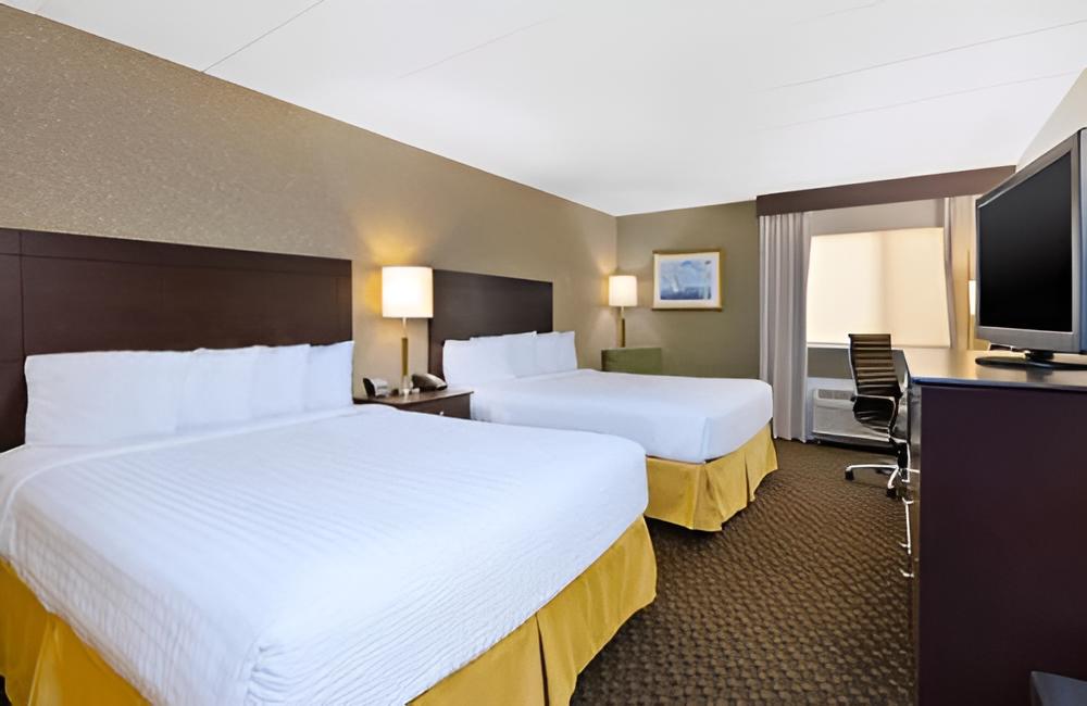 Business Queen Room with Two Queen Beds - Non-Smoking