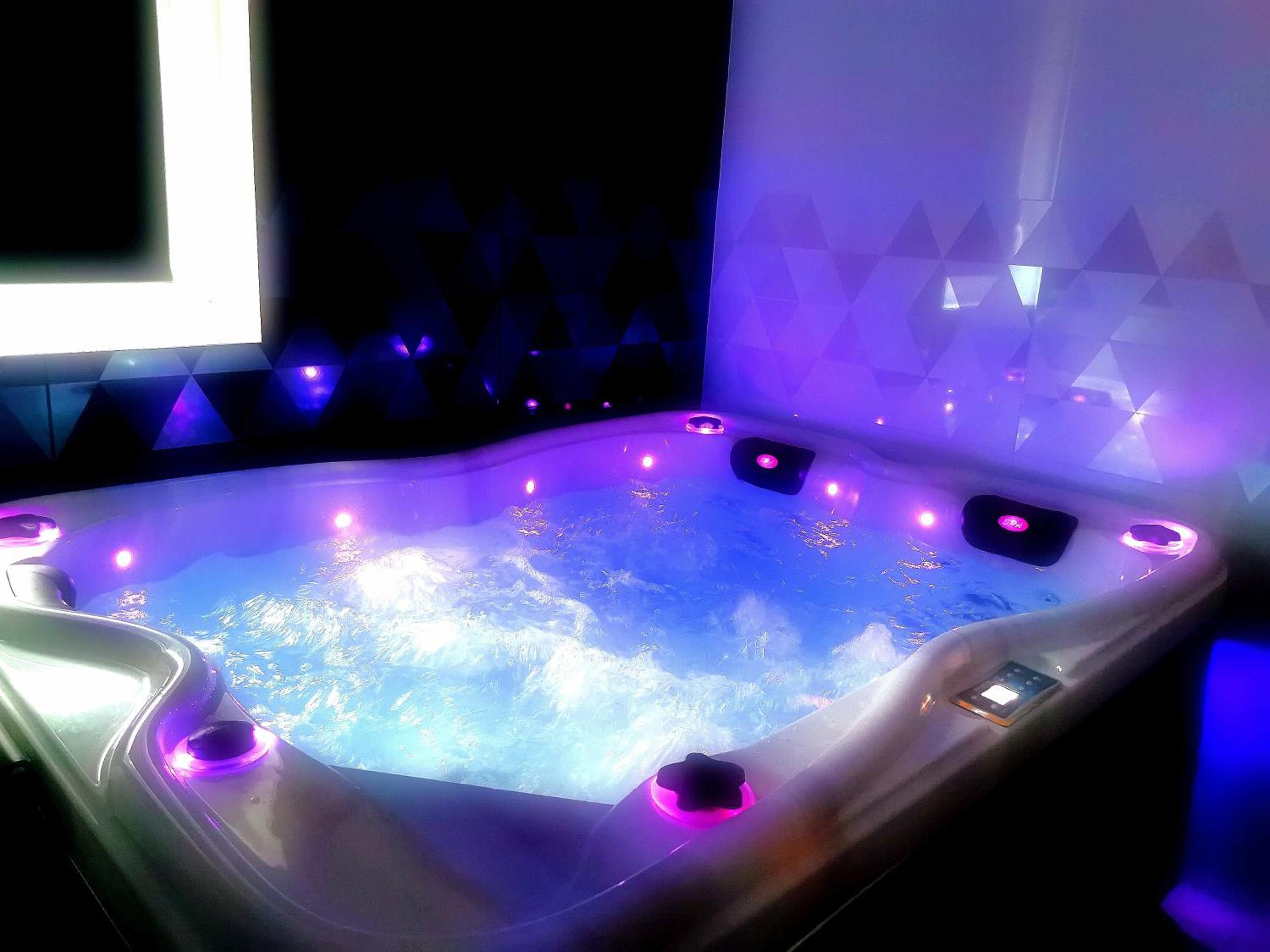 Suite with Hot Tub