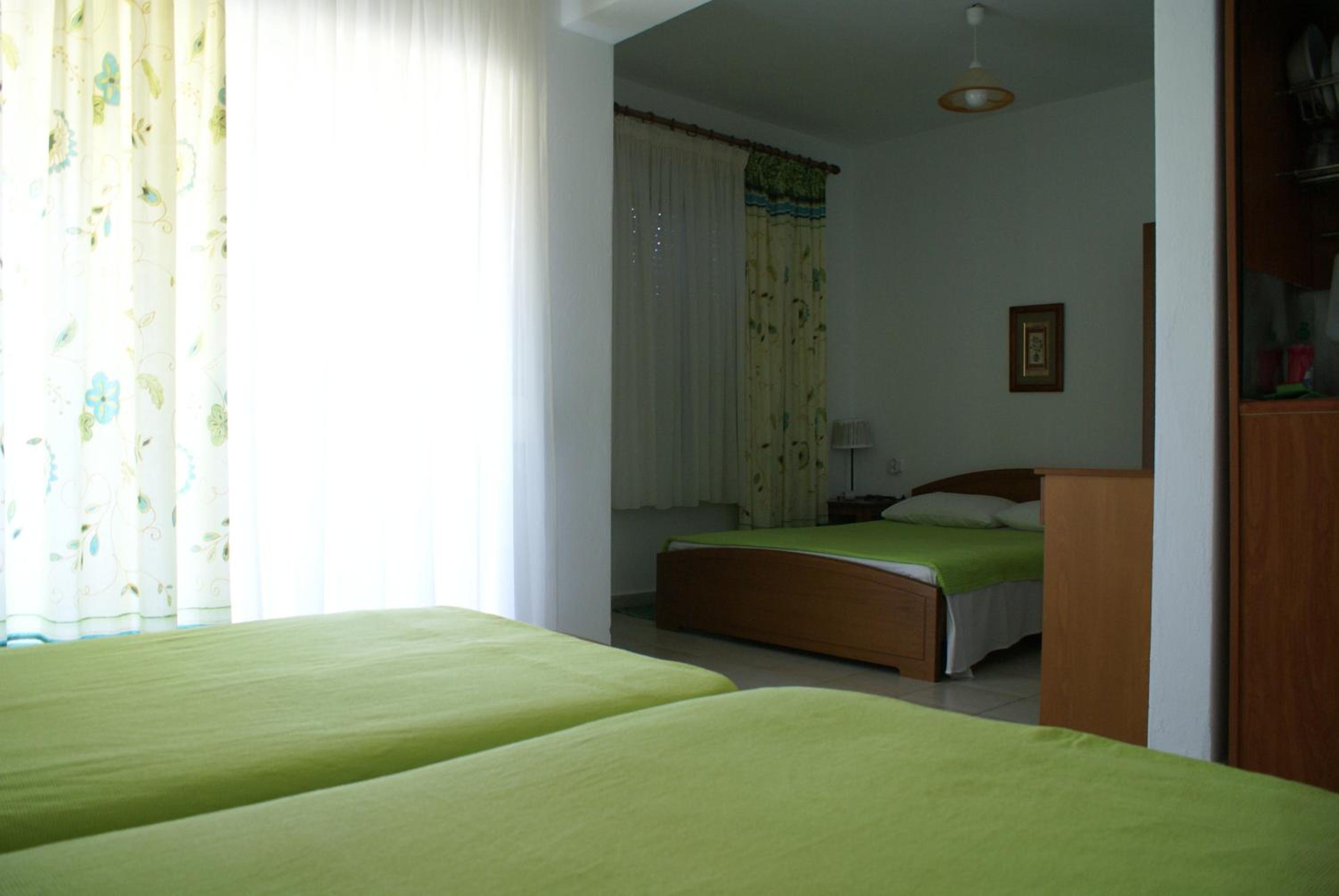 Studio (4 Adults)