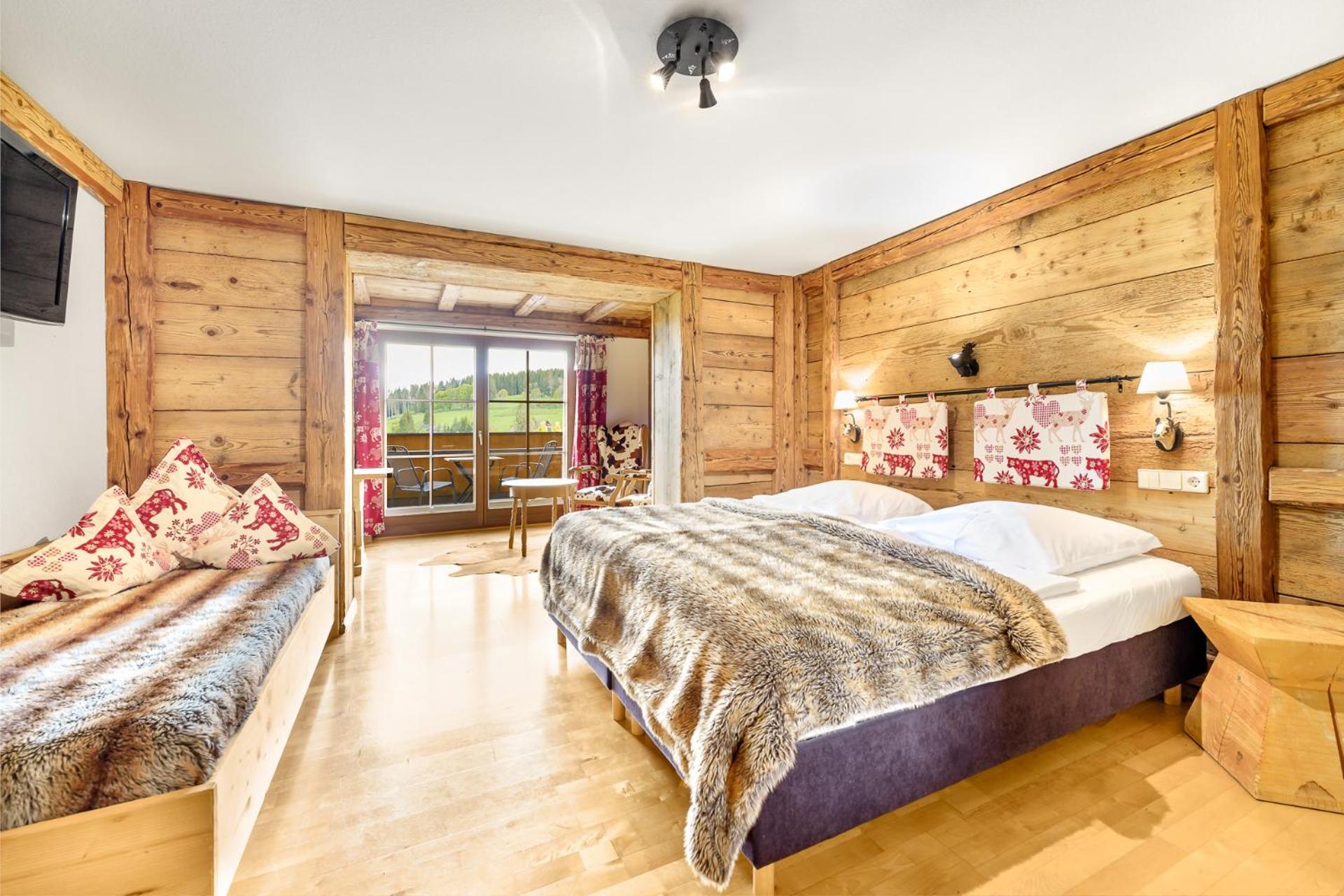 Deluxe Double Room Mountain Chalet Style photo 3