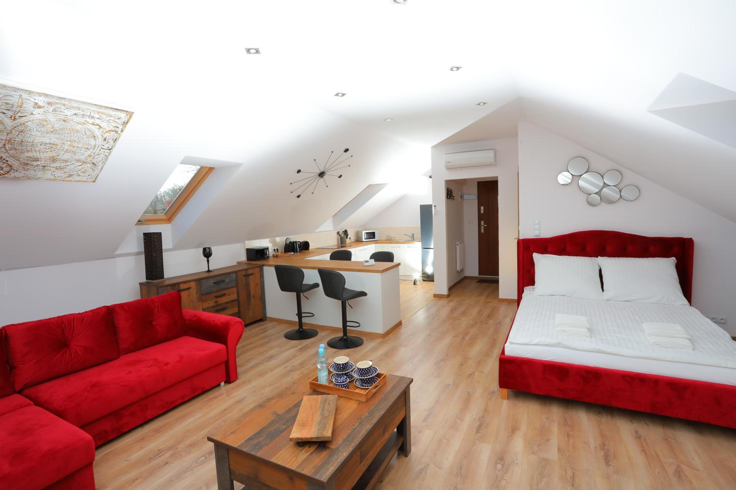 One-Bedroom Apartment - Photo 4