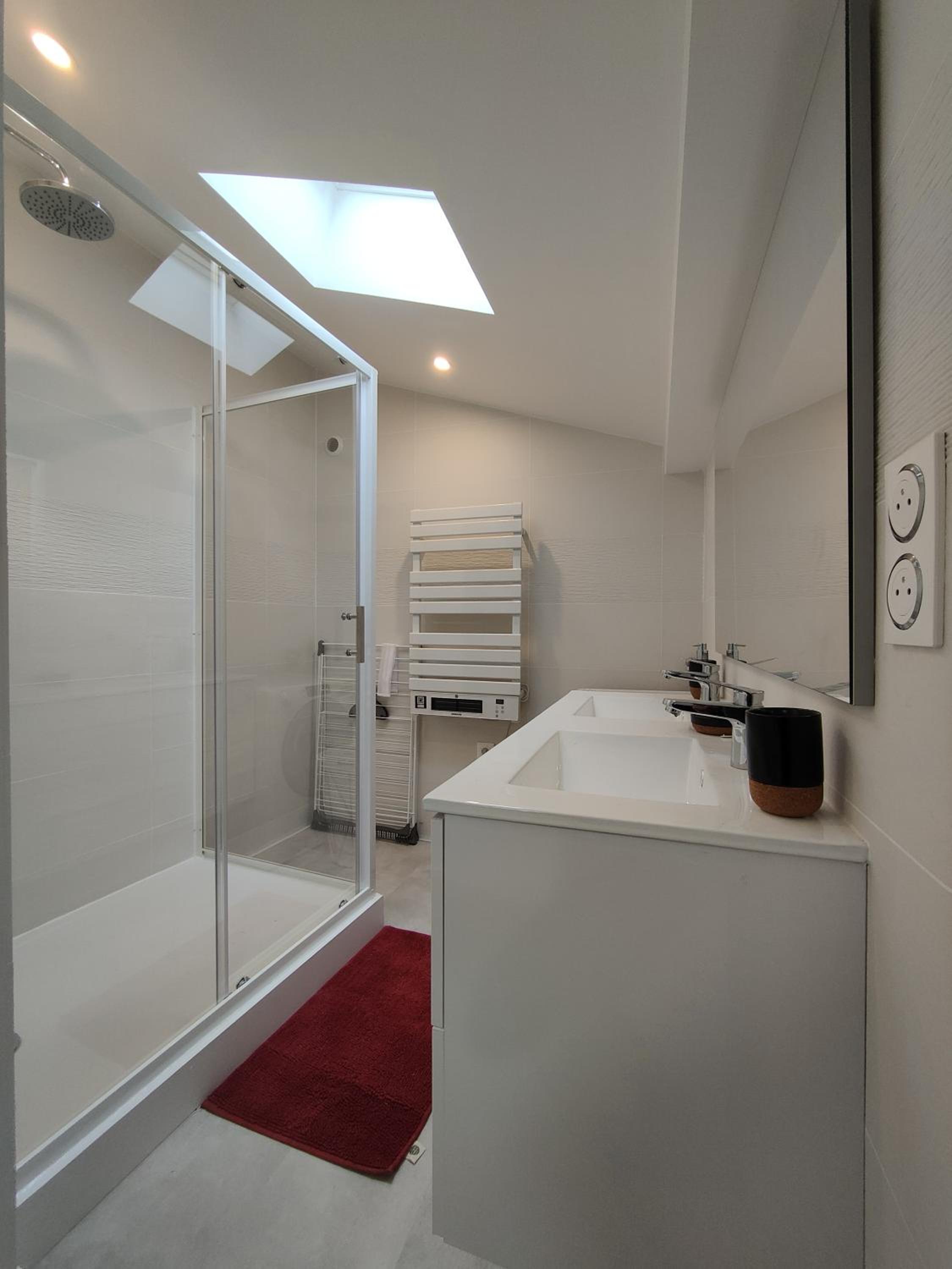 One-Bedroom Apartment photo 3