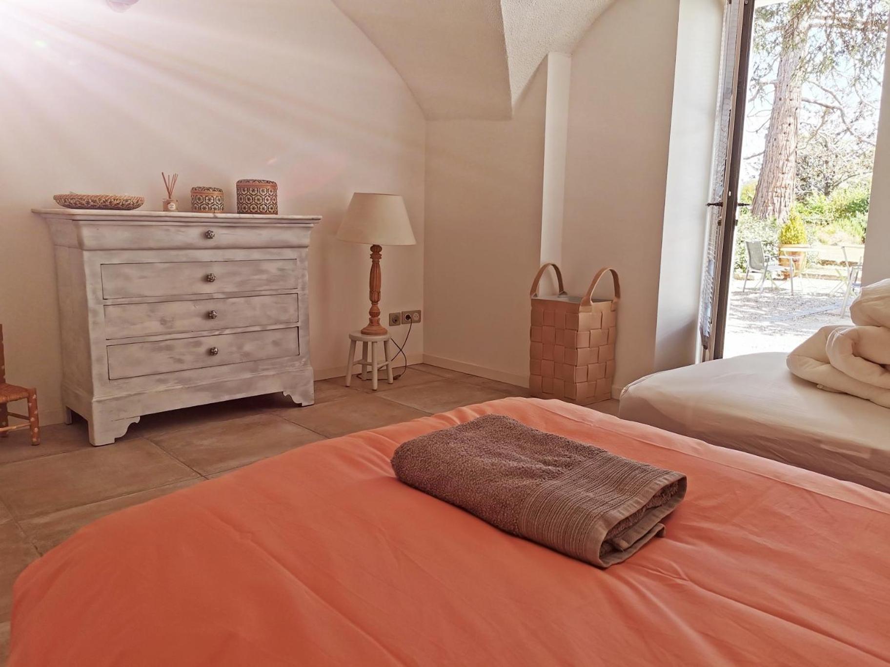 Two-Bedroom House - Photo 2