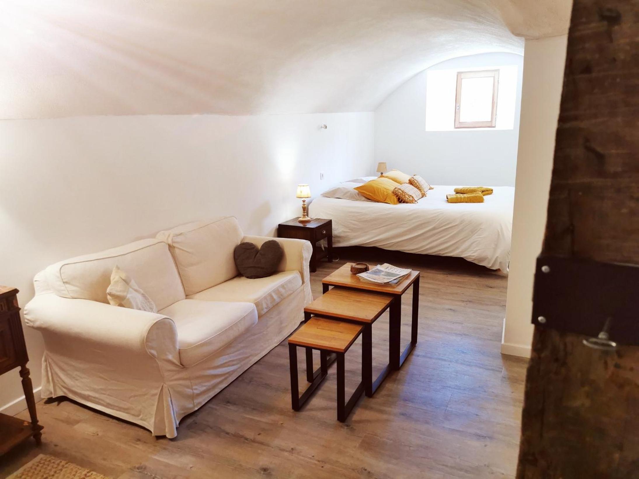 Two-Bedroom House - Photo 3