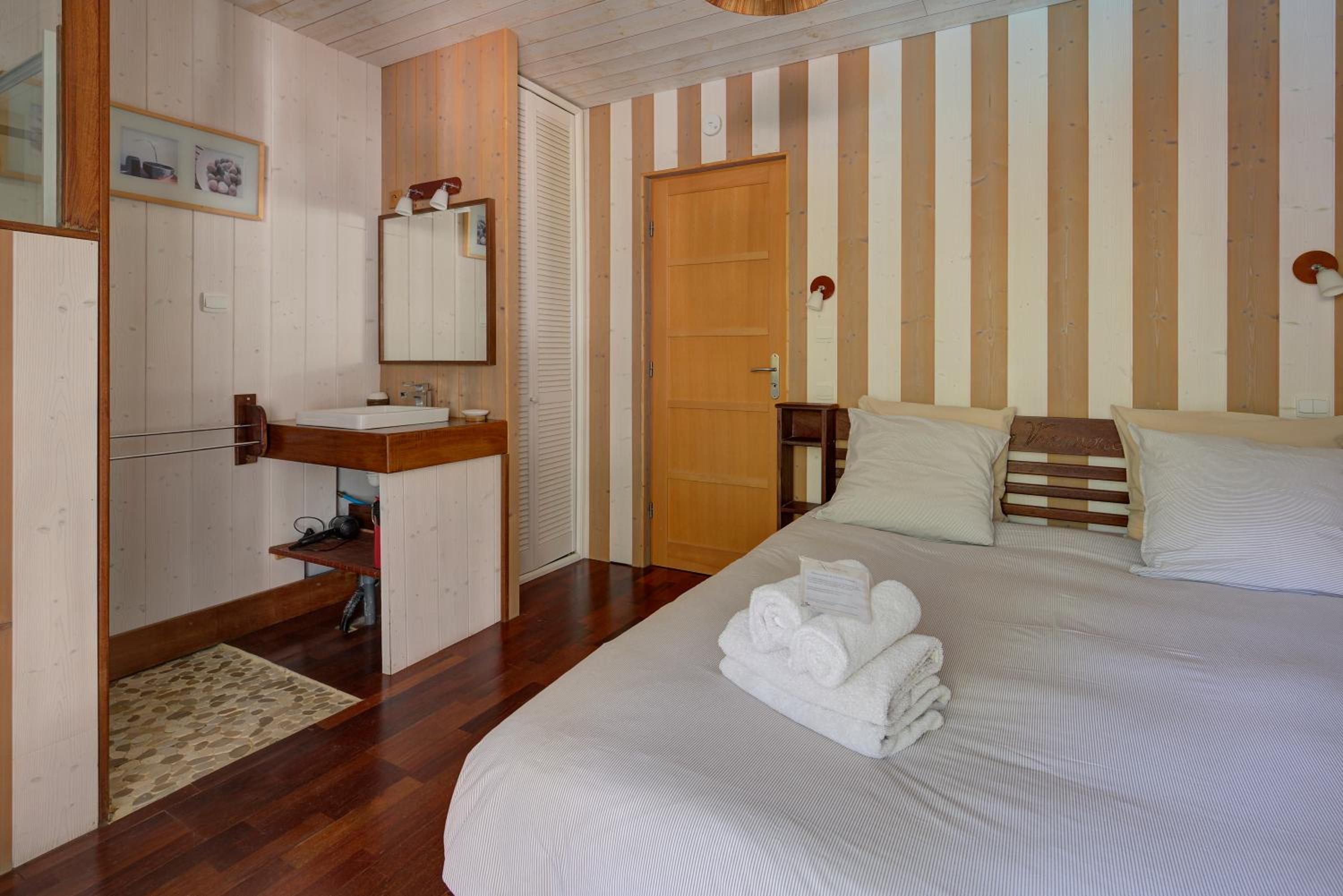 Double Room with Pool View photo 3