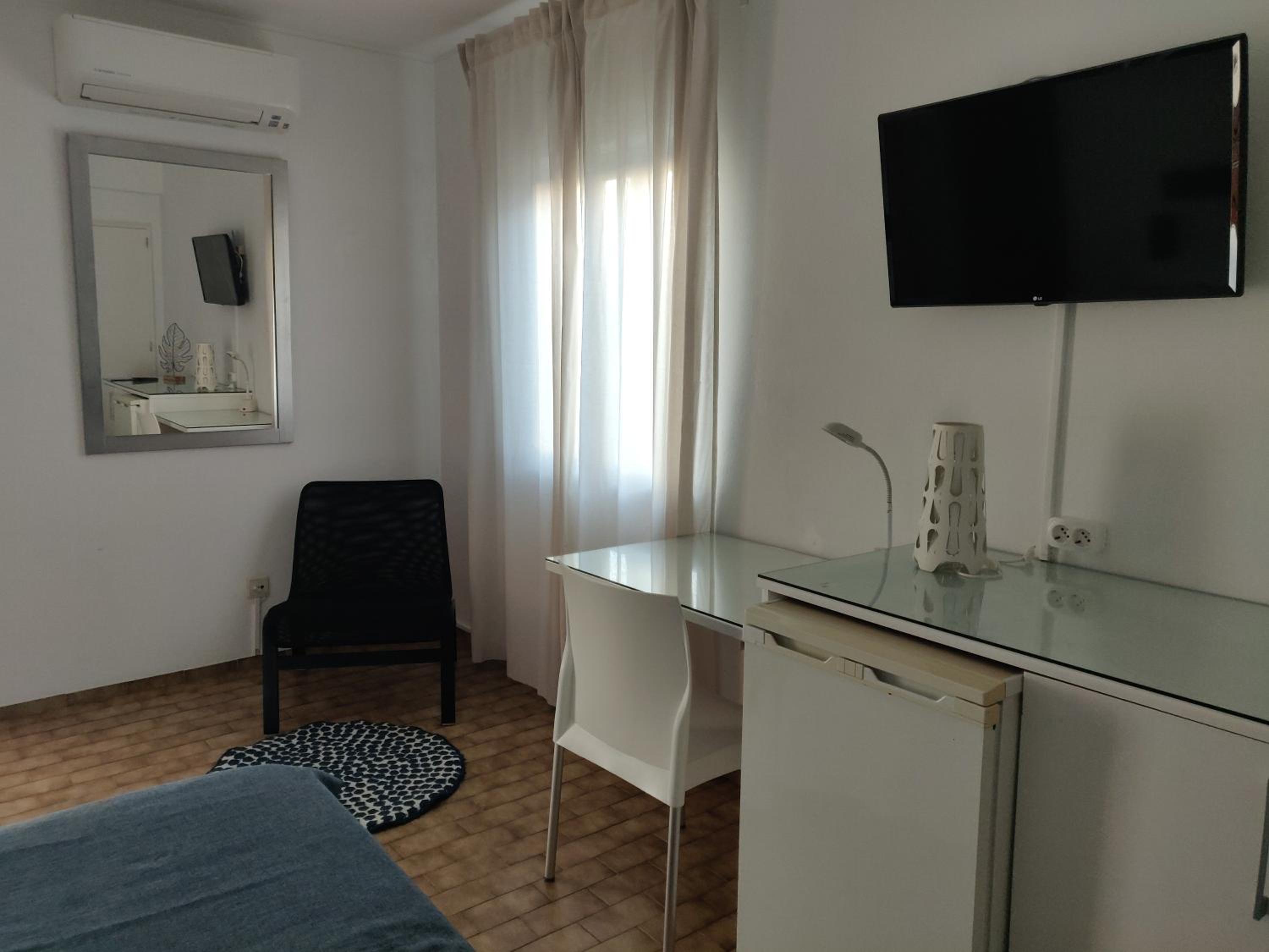 Double or Twin Room with Balcony photo 2
