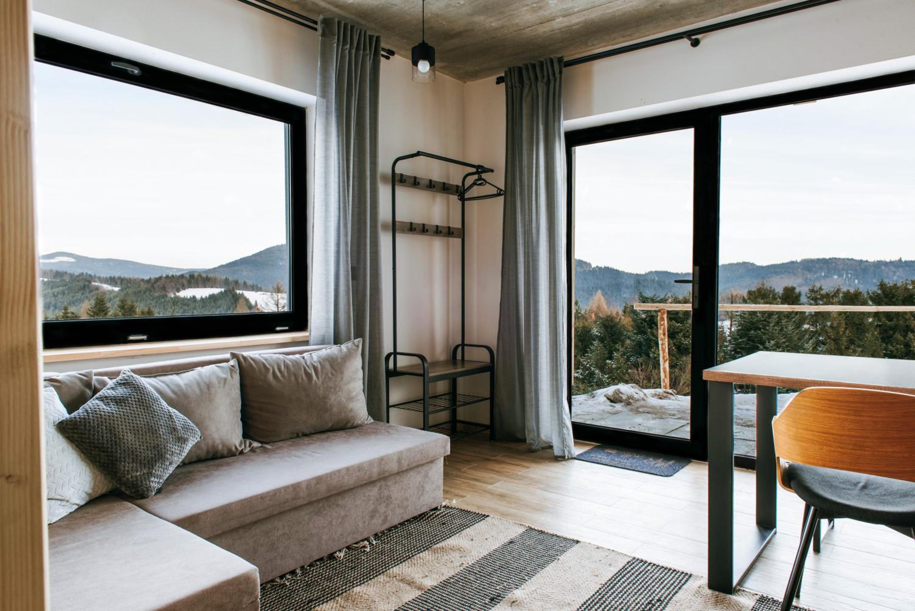 Apartment with Mountain View