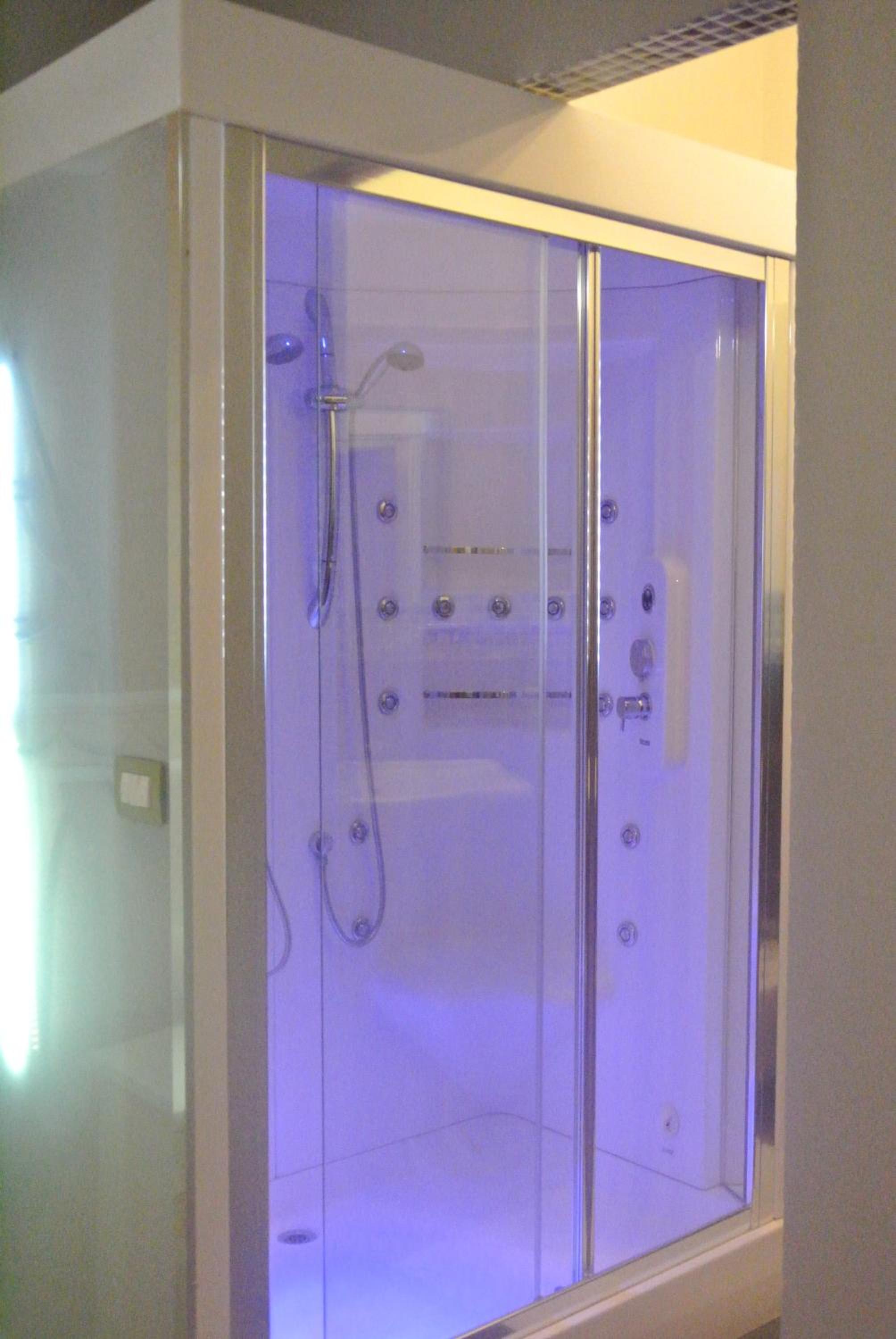 Deluxe Double Room with Shower photo 2