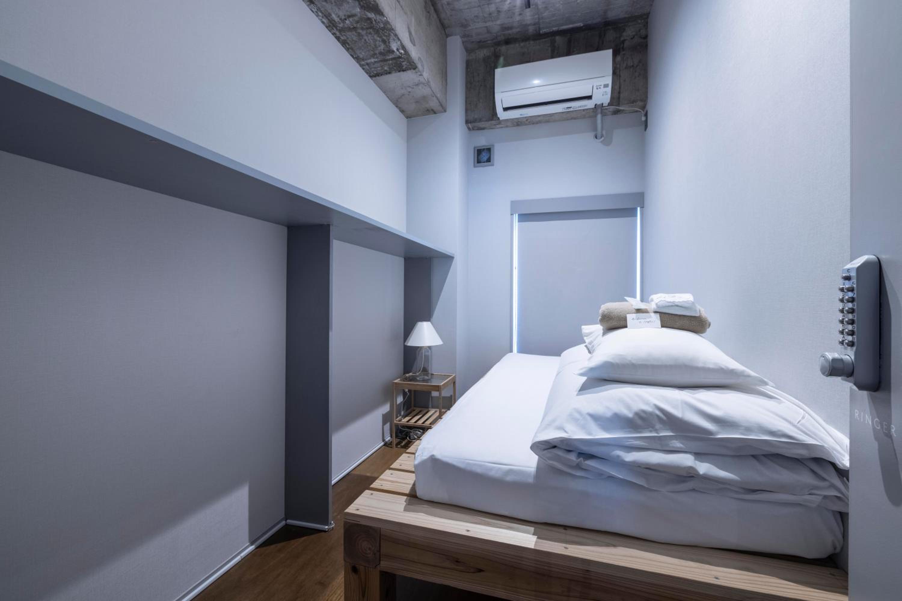 Single Room with Shared Shower and Toilet photo 1