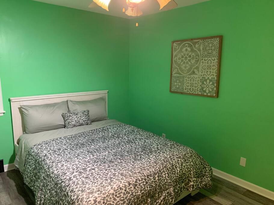 Three-Bedroom House photo 3