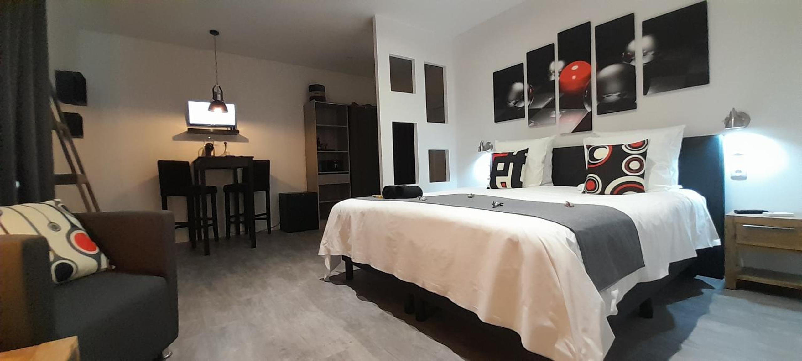 Deluxe Double Room with Shower photo 3