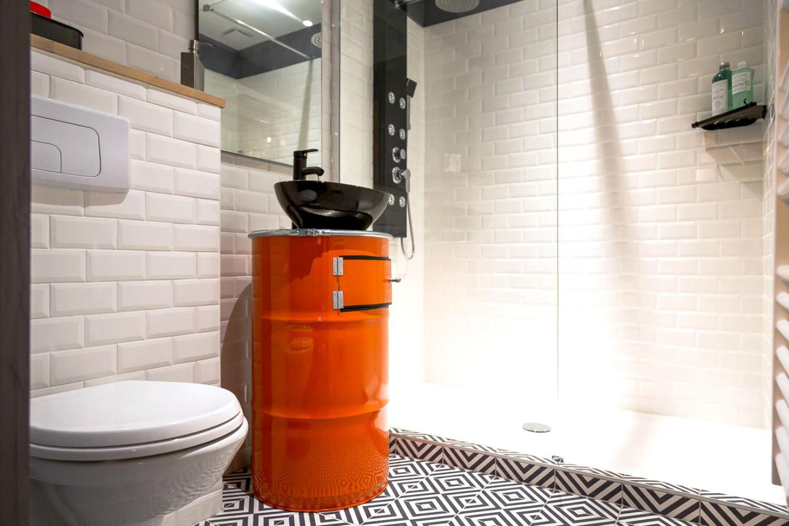 Apartment with Shower