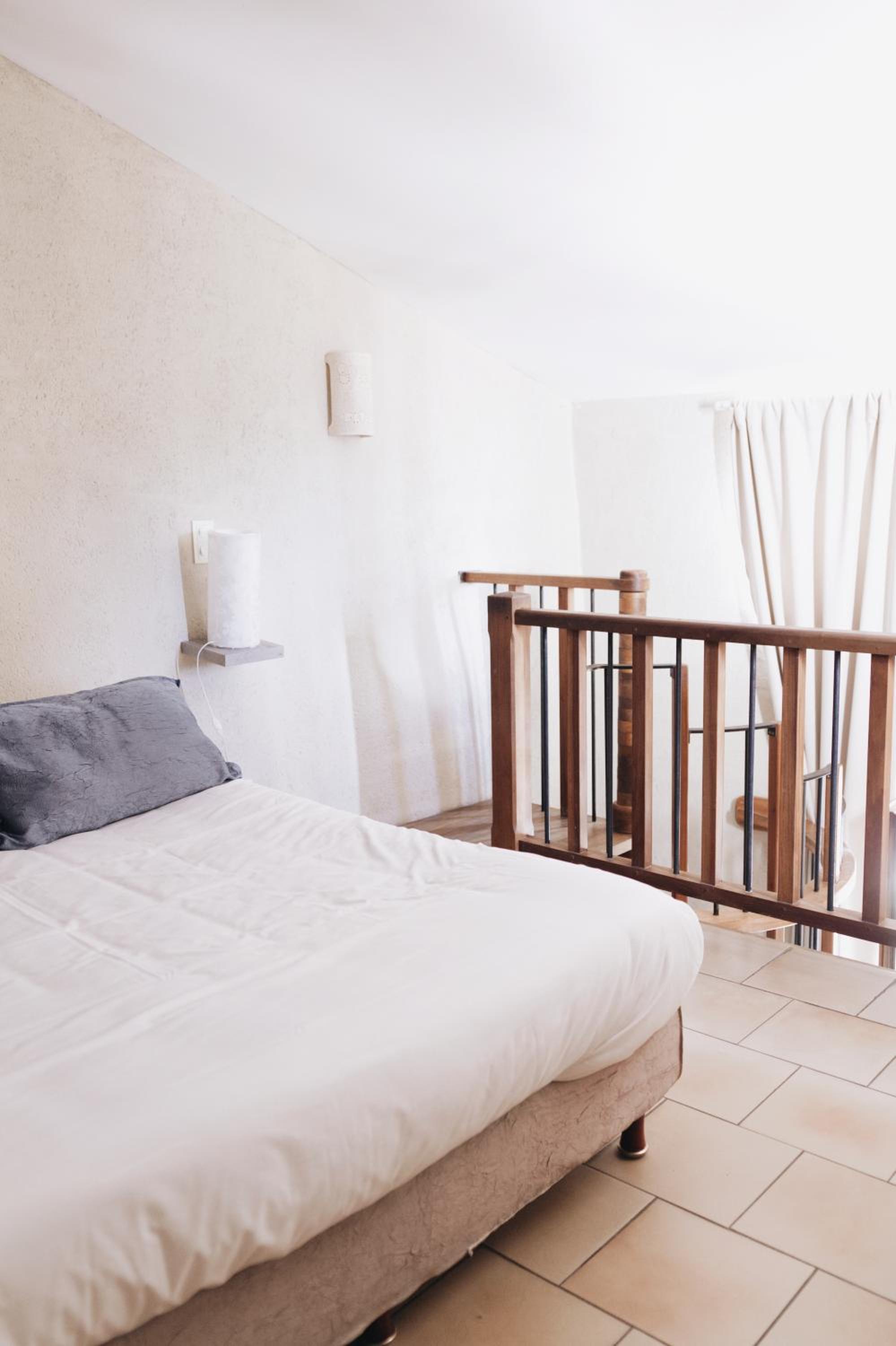 Apartment - Split Level - Photo 4