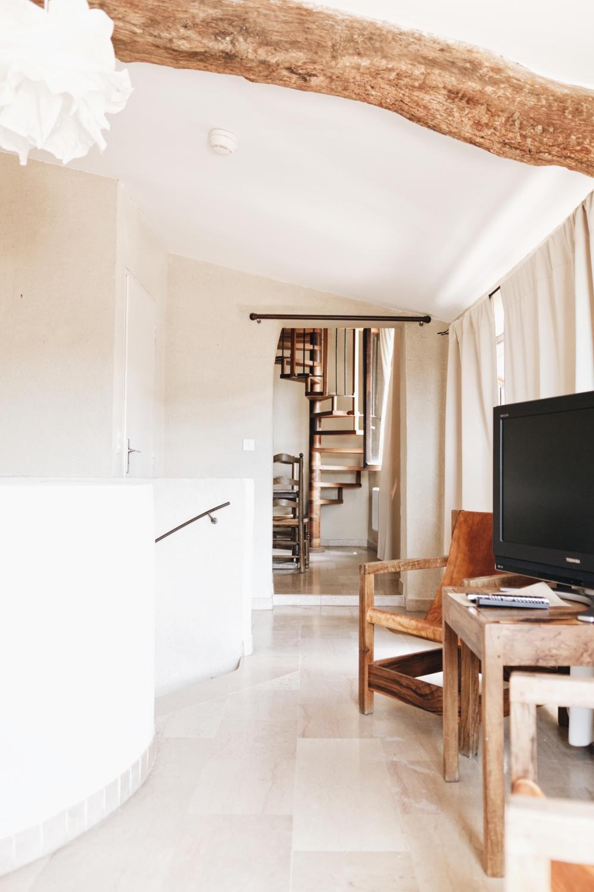 Apartment - Split Level - Photo 3